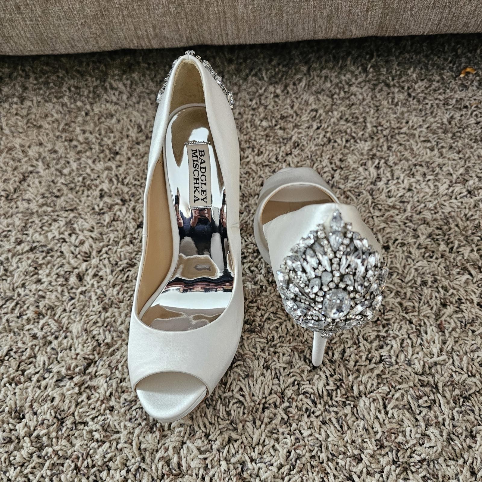 Badgley Mischka Women’s Satin Peep Toe Heels with Crystals Kiara sz 7.5