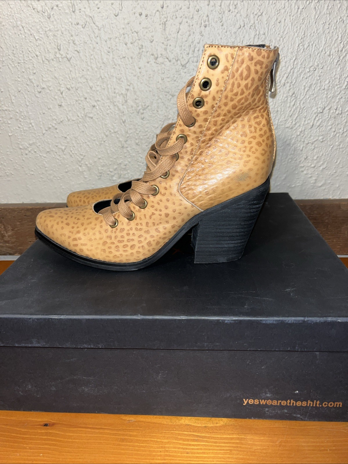YES We Are The Sh!t Women US 10 Sidney Tan Leather Lace Up Ankle Boots NIB New