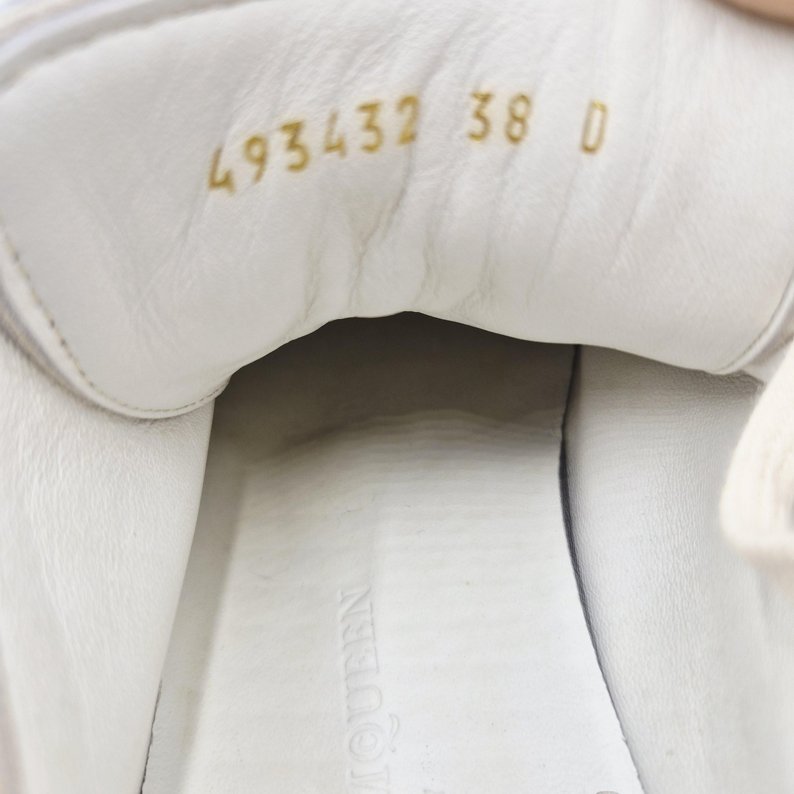 Alexander McQueen Shoes Womens US 8 Cream Floral Embroidered Leather Sneaker