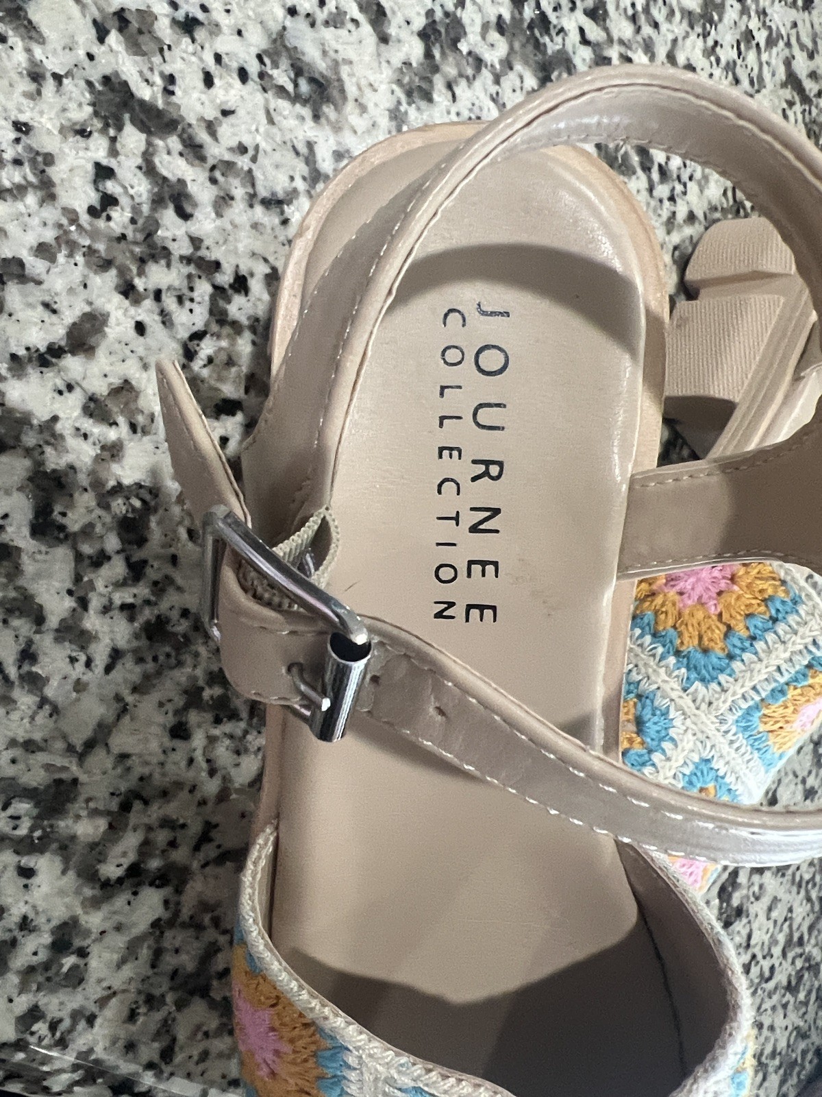 EXCELLENT CONDITION Journee Collection Dorit Women’s Crochet Platform Sandals