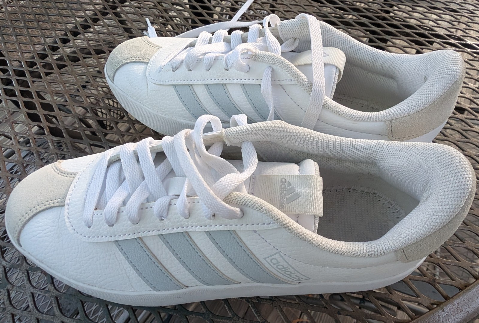 Adidas Court 3.0 White/Gray Leather Low Top Athletic Sneaker women’s SIZE 7.5