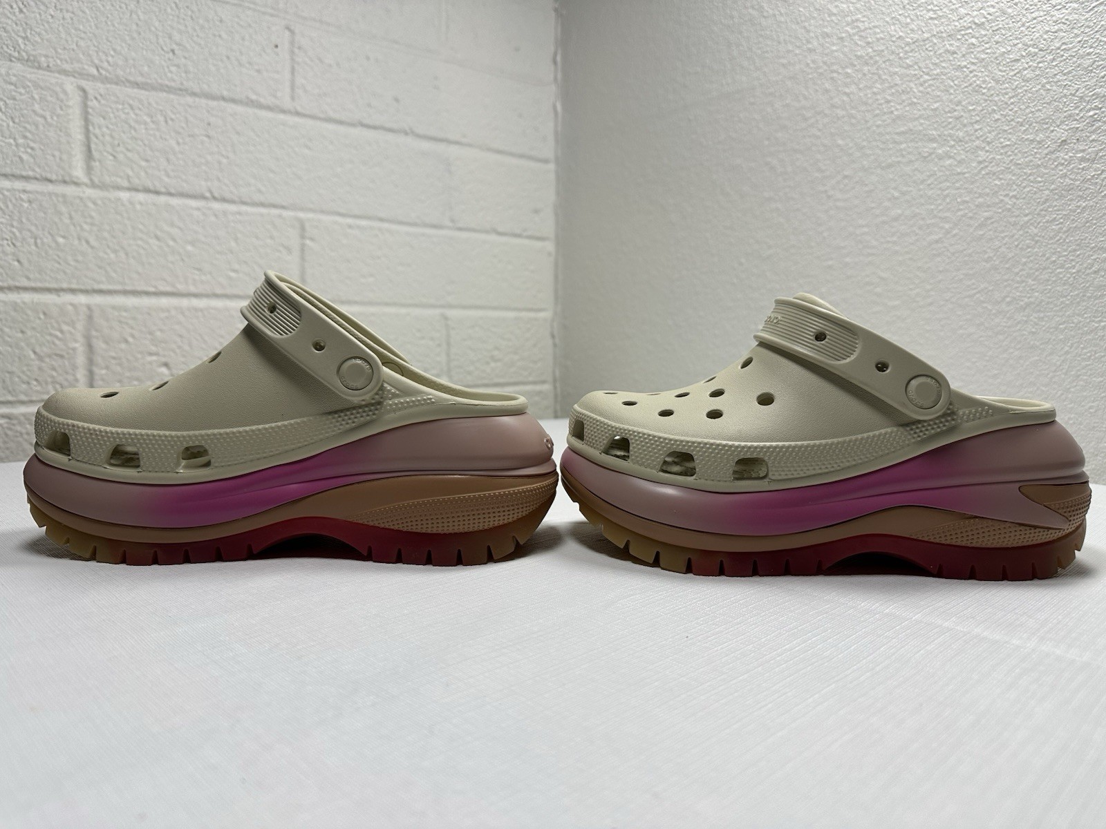 Women’s Crocs Classic Mega Crush Color Dip Slingback Clog Size 6 Bone Pink
