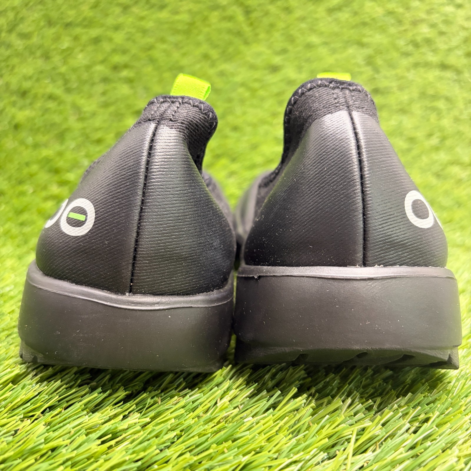 OOFOS OOmg eeZee Low Womens Size 7.5 Black Casual Walking Slip On Recovery Shoes