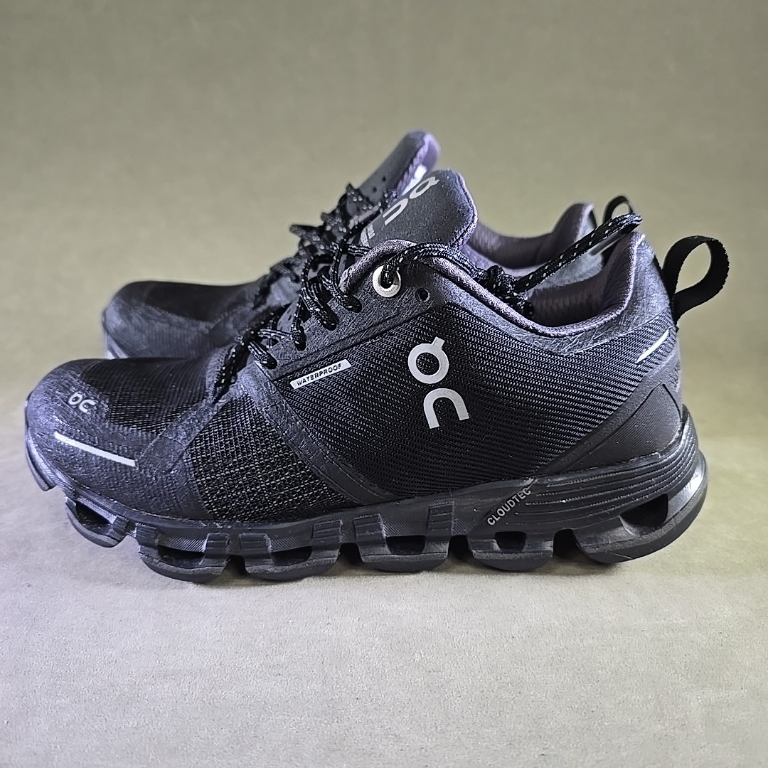 ON CLOUD CLOUDFLYER Womens All Black Lunar WATERPROOF Running Walking Shoes Sz 5