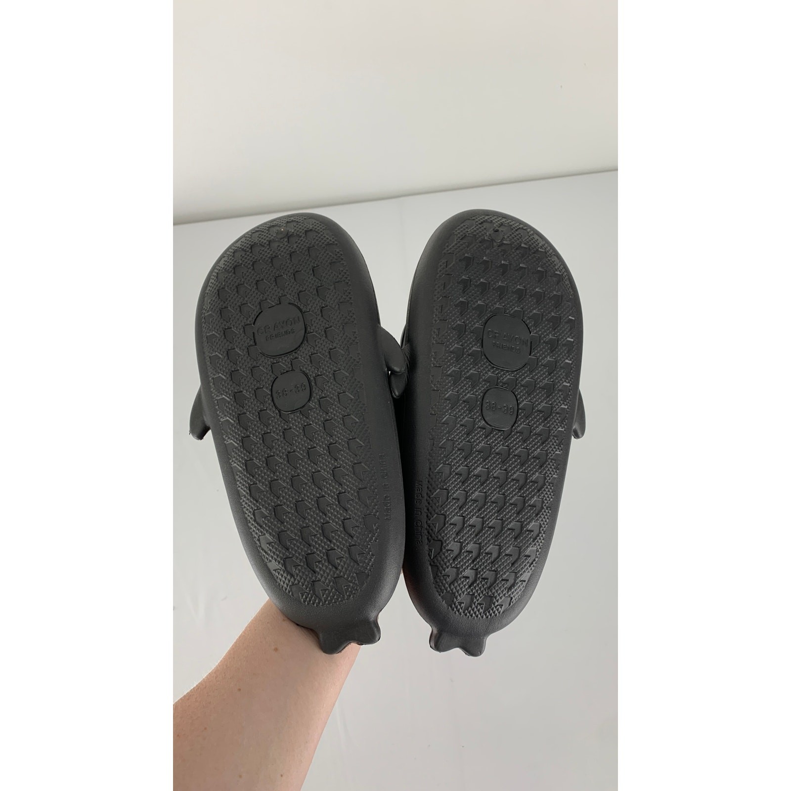 Crayon Friends Shark House Shoe Slippers Winter Unisex Size 38-39 New Black