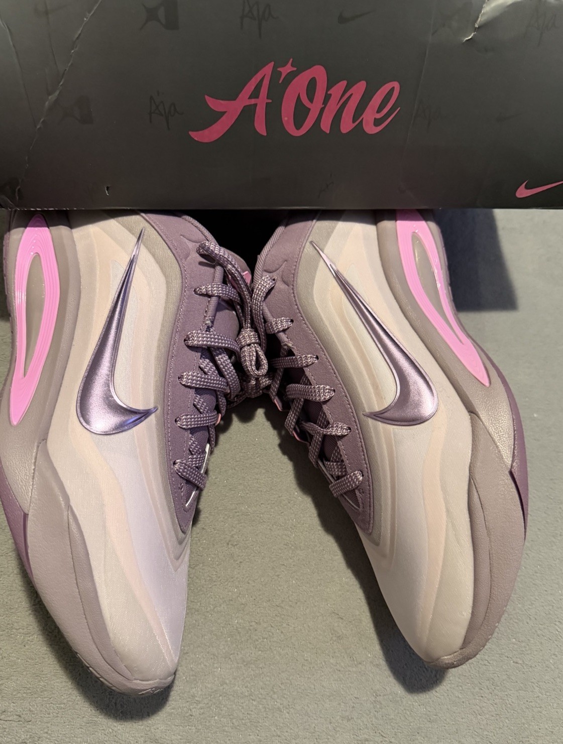 Mens 12 Wmns 13.5 Nike A’One ‘Dog Mom’ Low Top Athletic Sneaker Violet Dust/Pink