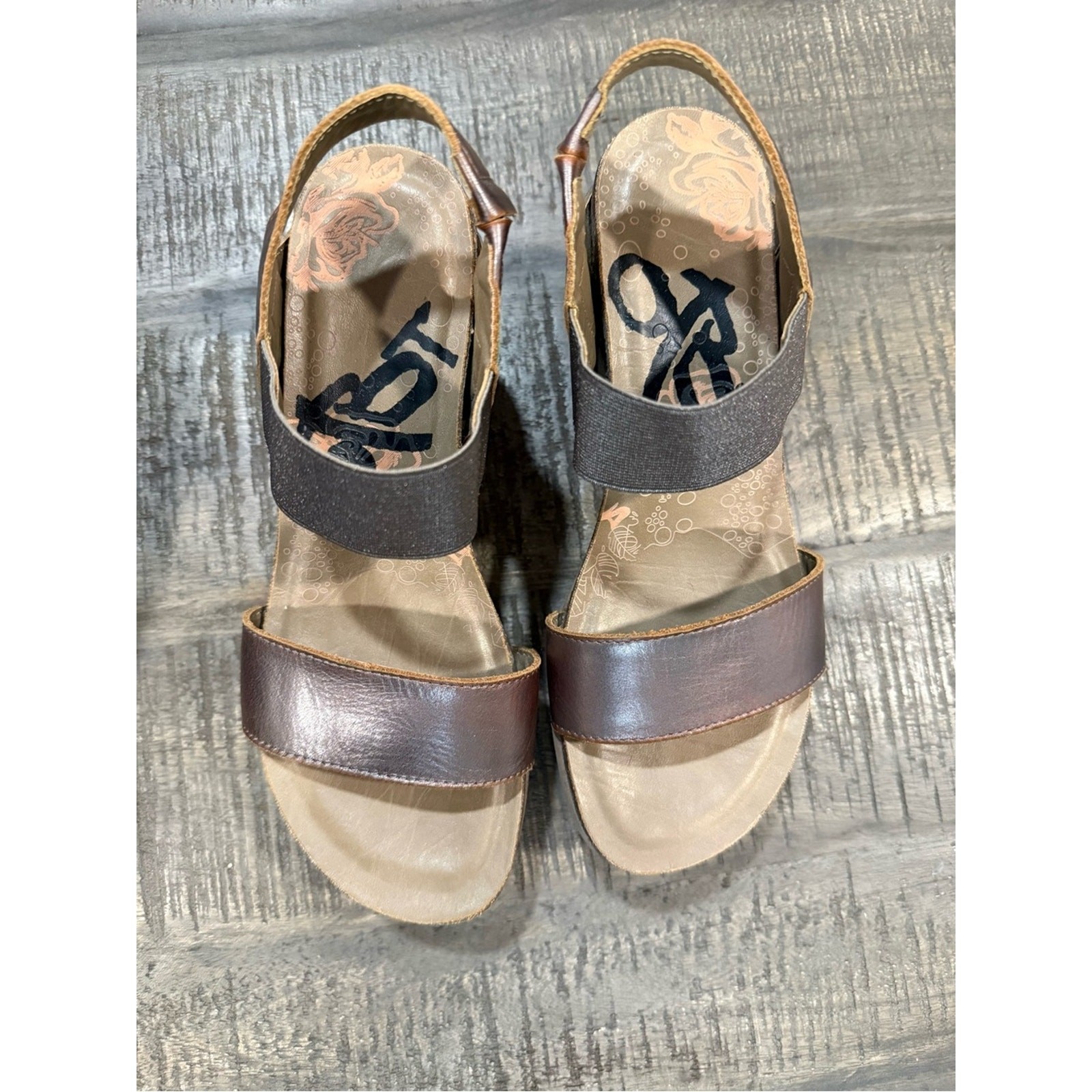 OTBT Women’s Bronze Metallic Elastic Strap Sandals