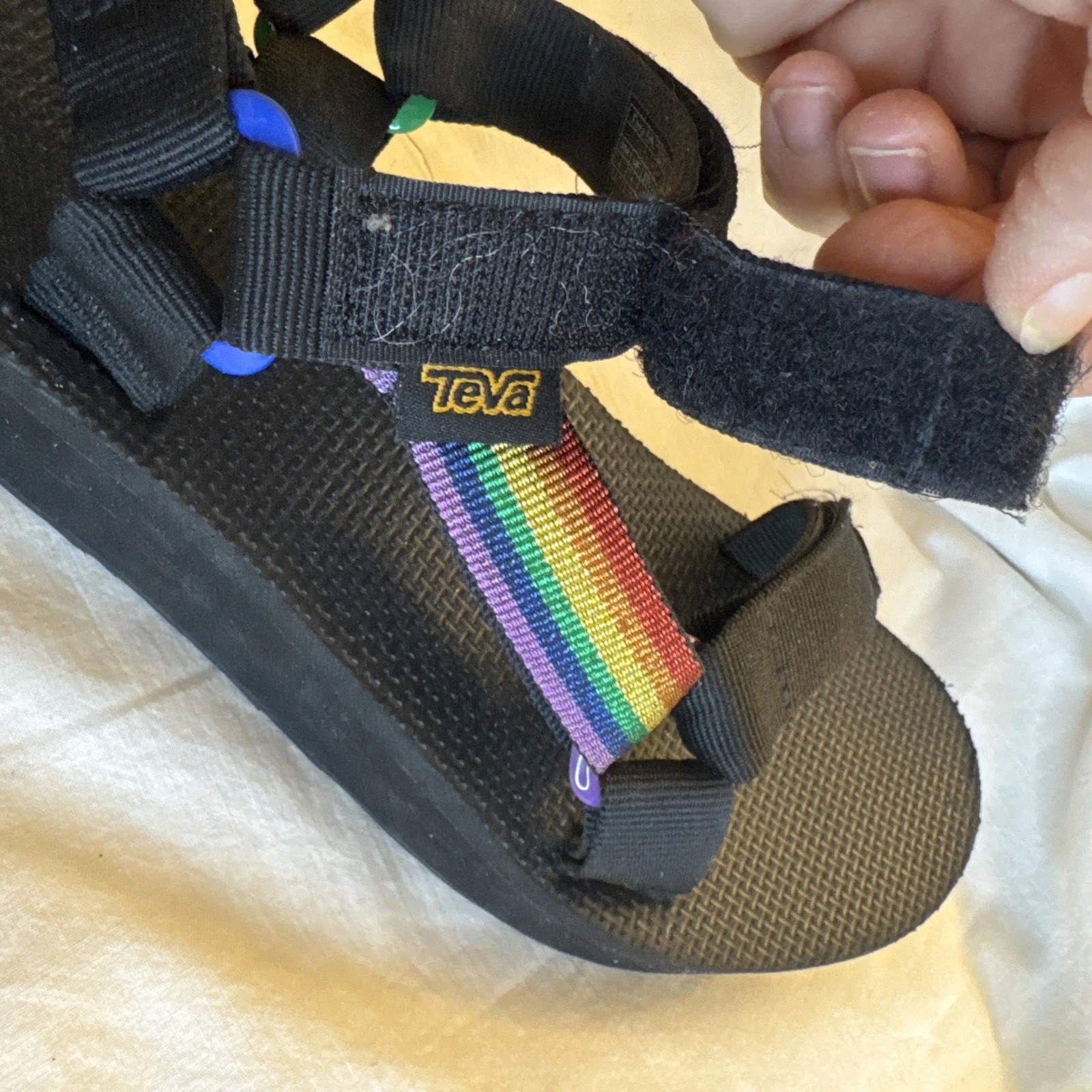 TEVA 1122010 Womens Sz 6 Midform Universal Pride Metallic Rainbow Sandals