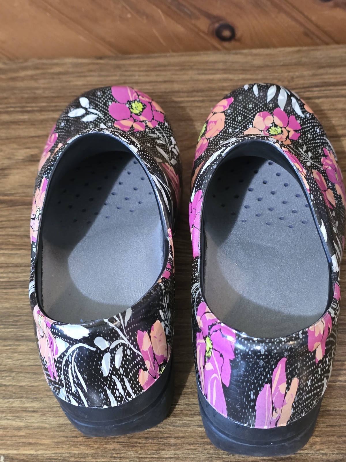 Anywear Black Floral Slip Resistant Slip On Clog Nurse Workwear SR Angel Size 8