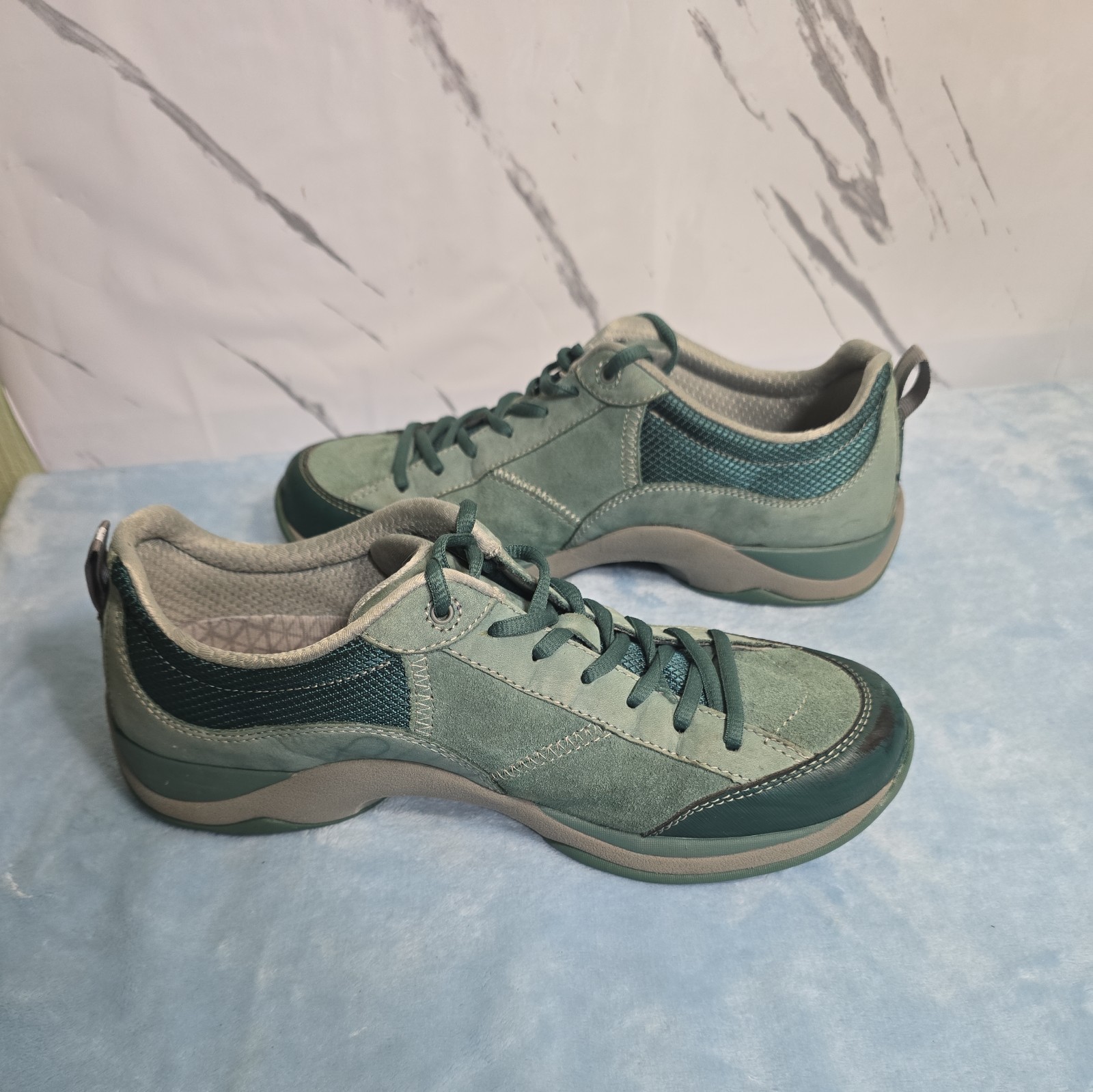 DANSKO Green Suede Leather WMNs US 10.5M EU 41 Sneakers with Poron VTG