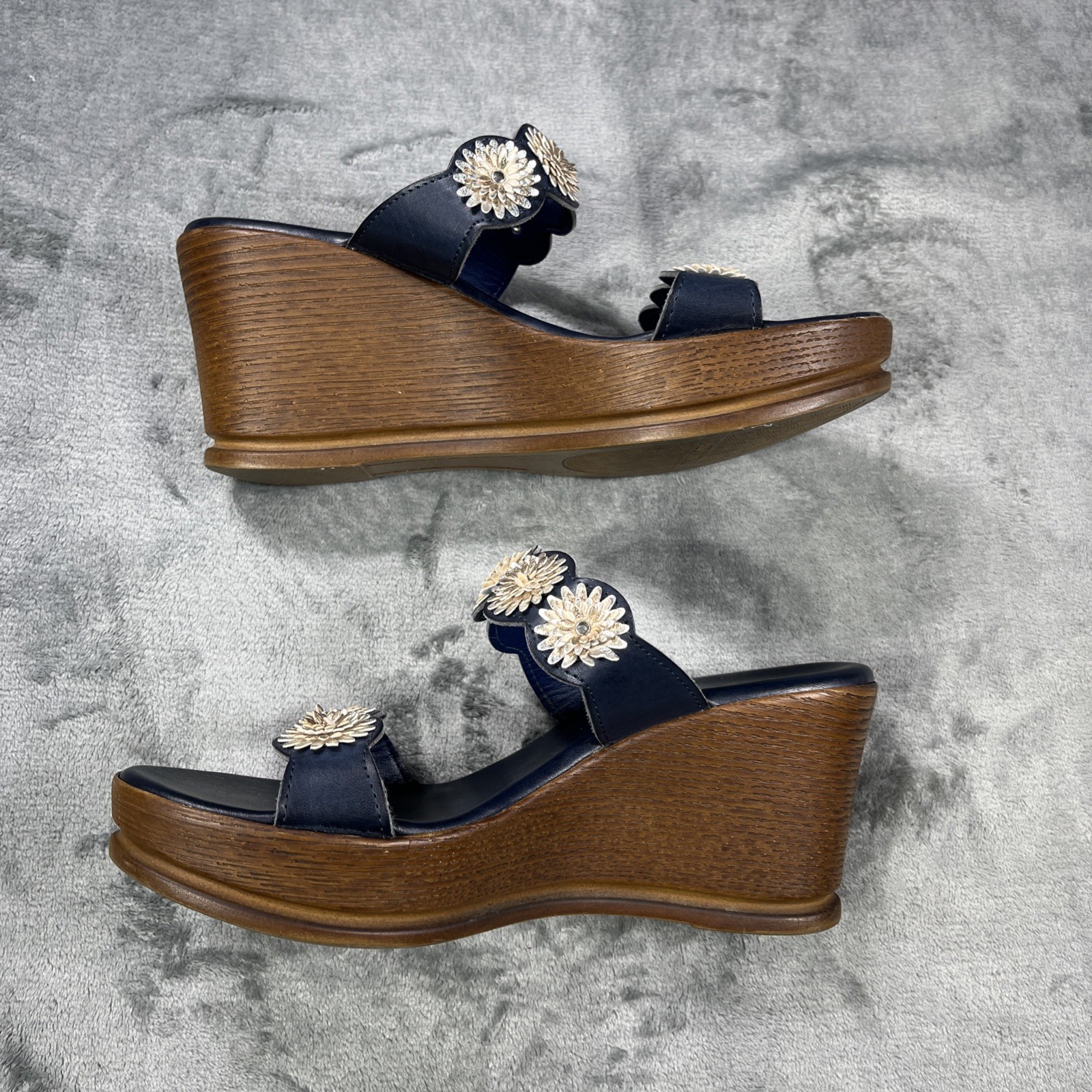 Italian Shoemakers Platform Wedge Sandals Size 10 Blue Wide straps Open Toe Shoe