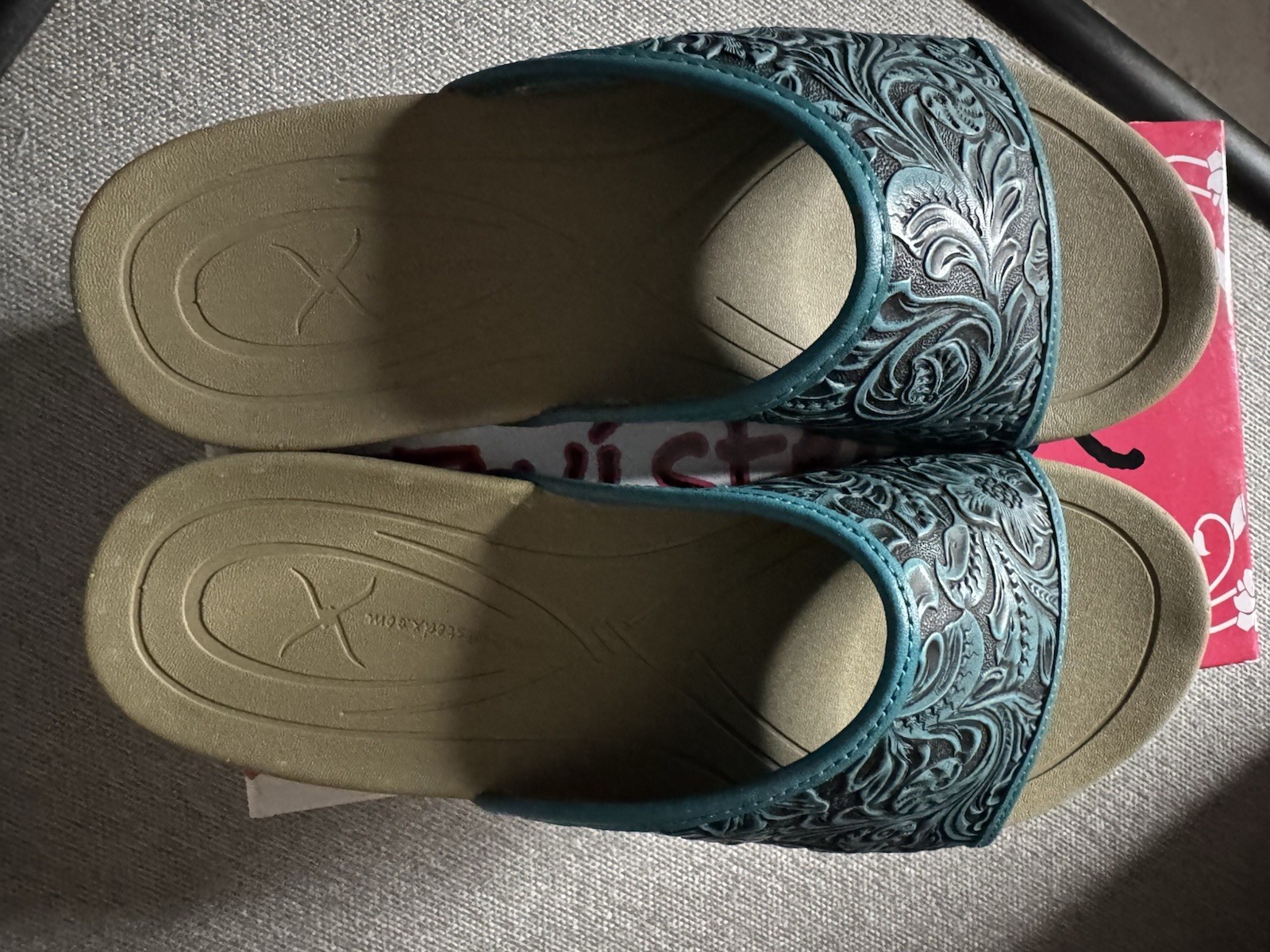 Twisted X Women’s Teal Color Slide Sandals Size 8 Tooled Leather Top Summer Shoe