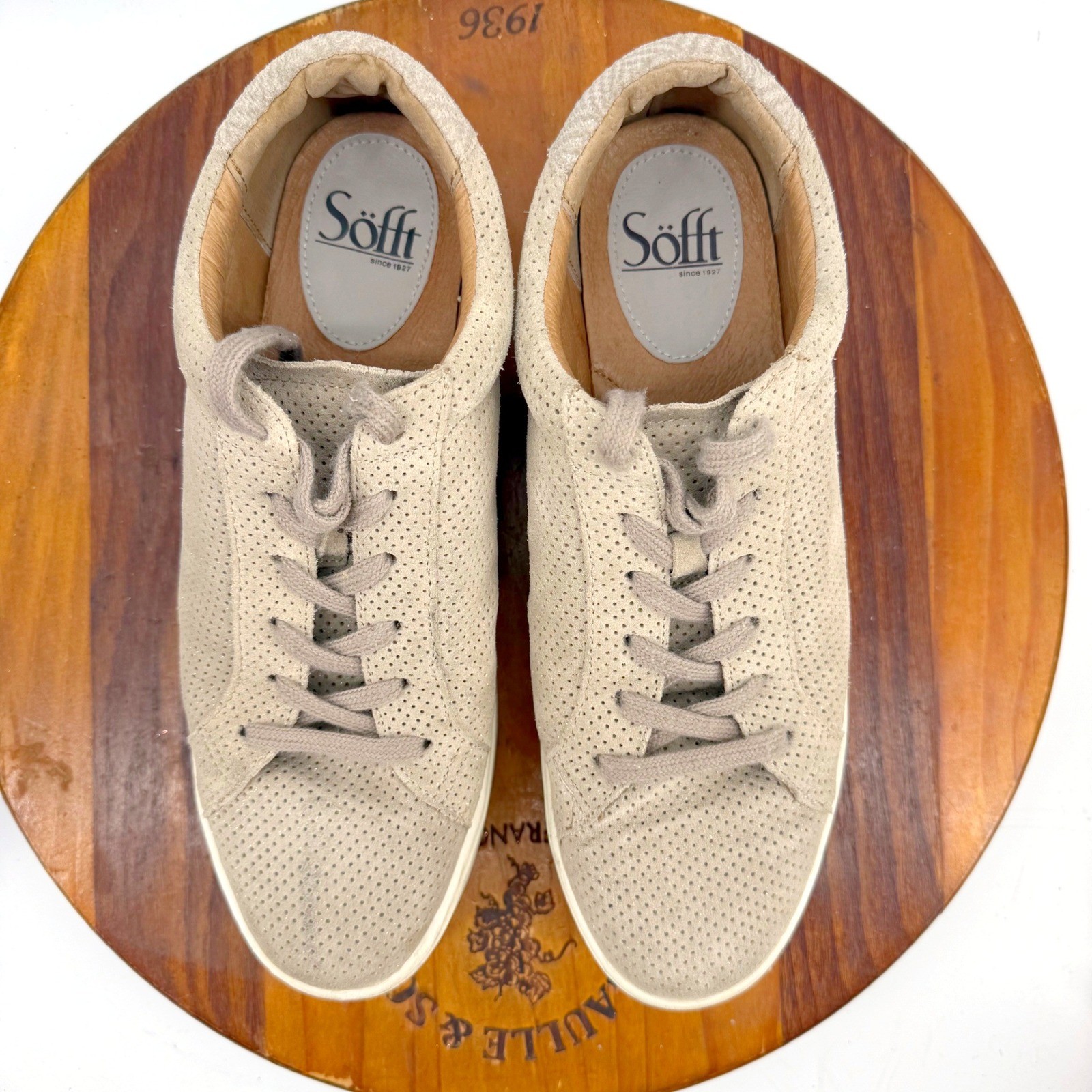 Sofft Somers Sneakers Womens 8 Perforated Suede Leather Lace Up Comfort Trending
