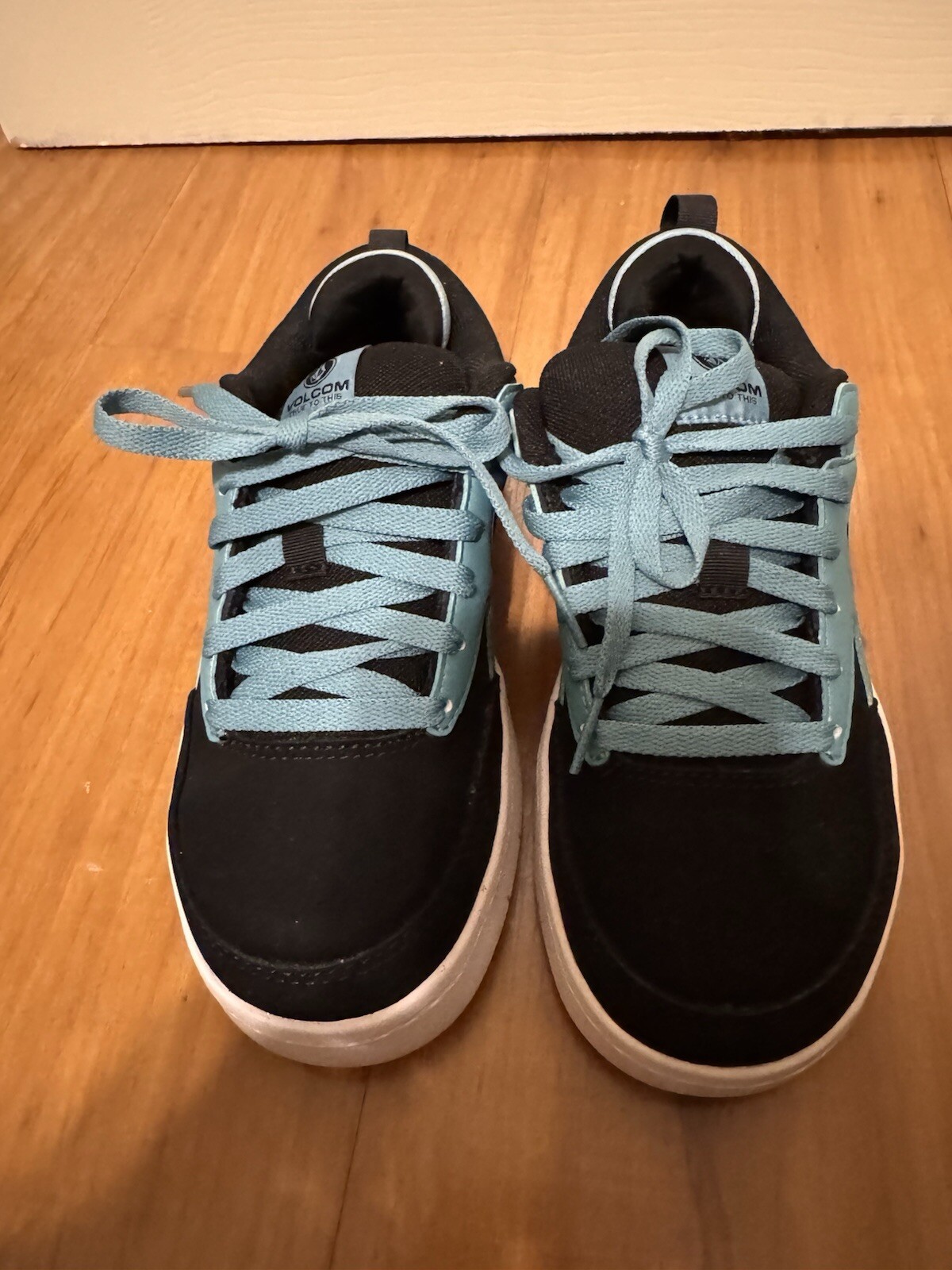 Preloved Volcom Vitals EH Comp Toe Sneaker Women sz 5.5