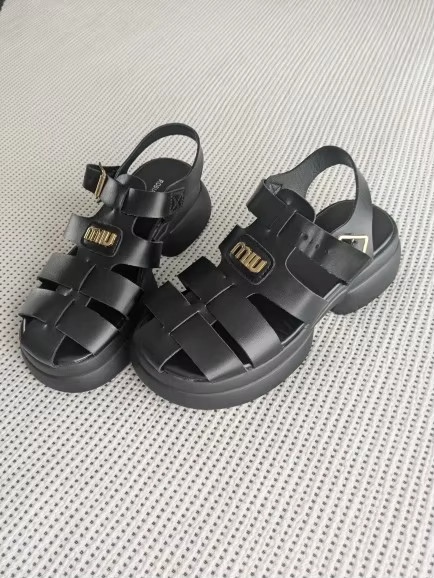 Punk Fashion Comfortable Casual Thick-soled Platform Buckle Sandal Gold Detail