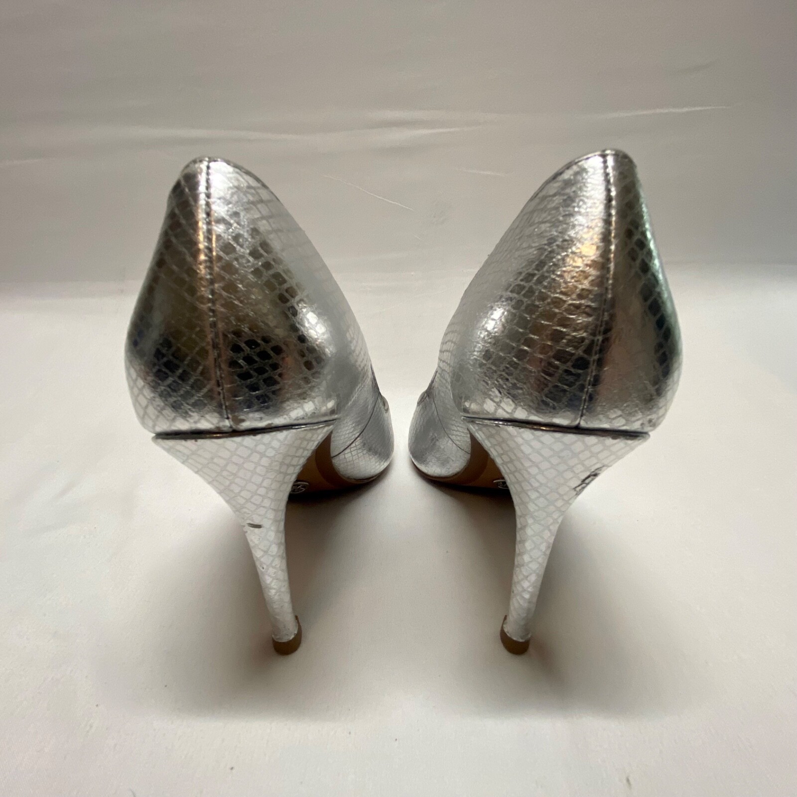 Michael Kors Claire Pump Women’s 7 Metalic Silver Snakeskin Embossed Leather GUC