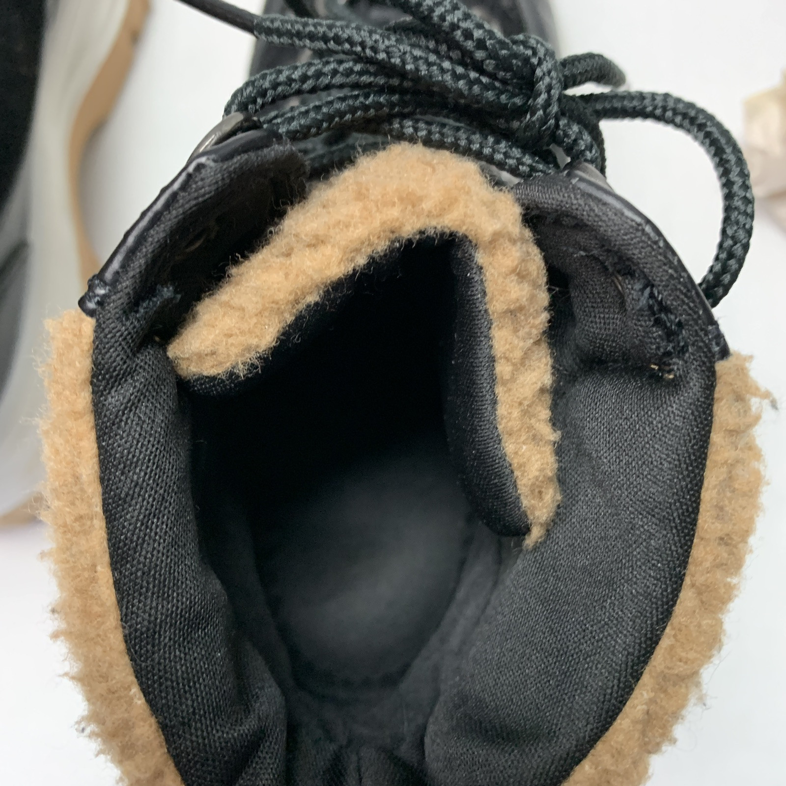Women’s Black Hiking Boots 7.5 Shearling-look Collar Lug Bottom D-ring Eyelets