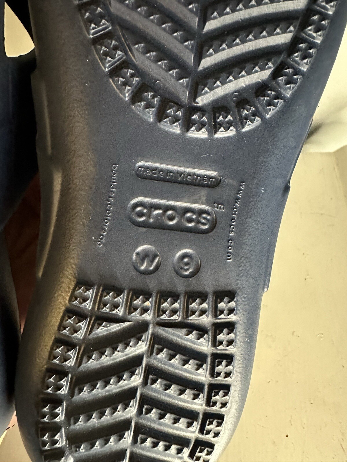 Crocs Women’s Baya II Flip-Flop Sandals Navy Blue size 9 NWOT