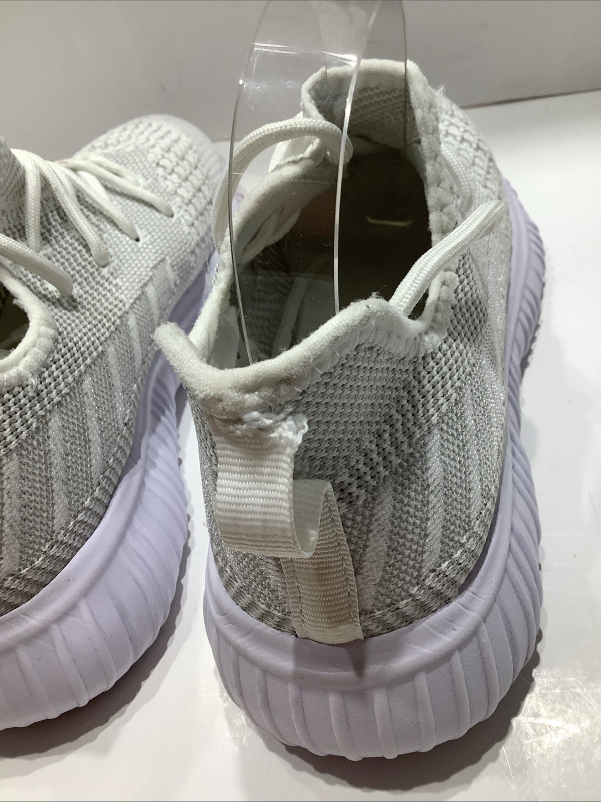 Womens Sz. 8.5M Avia White Knit Memory Foam Trainer Sneakers Ultra-Lightweight
