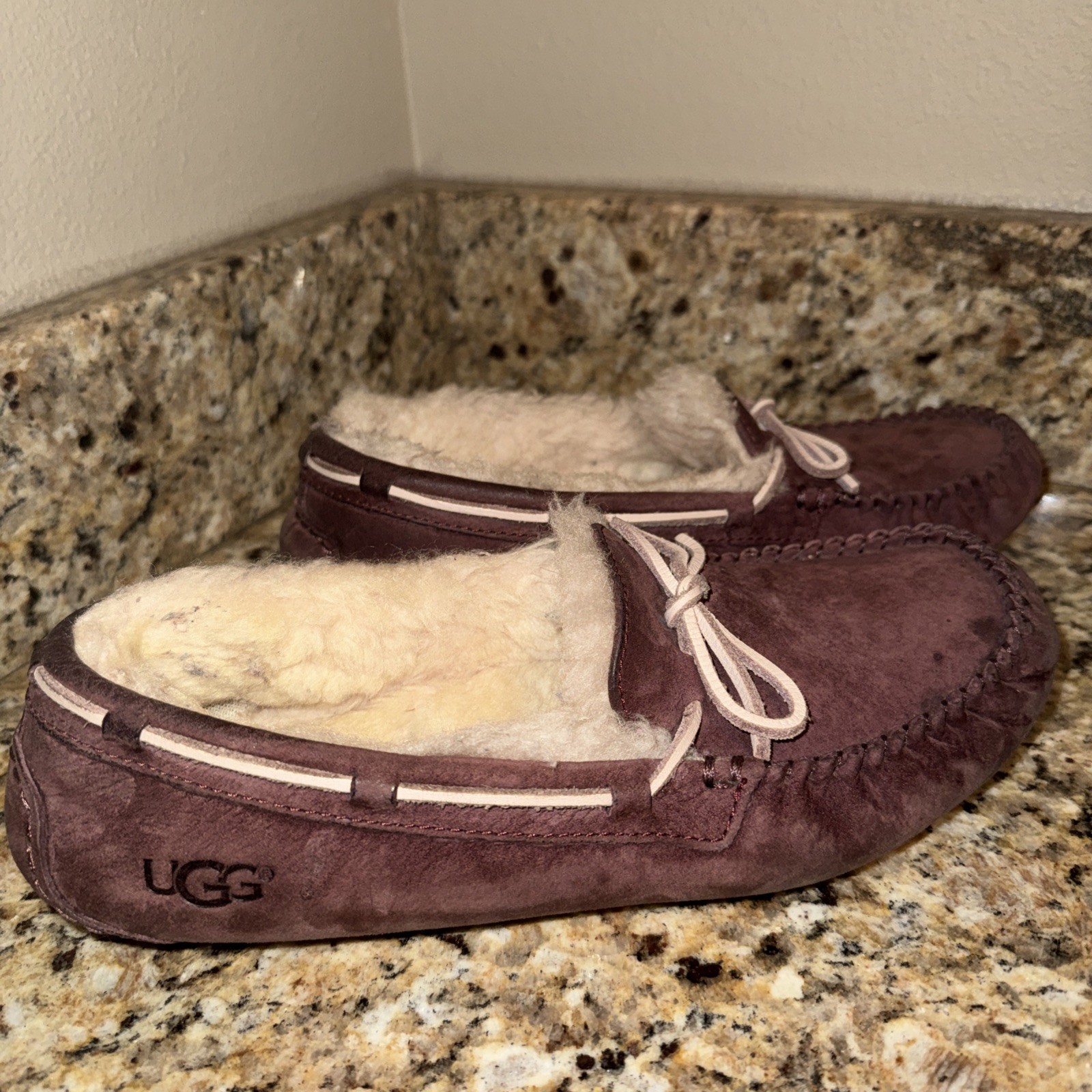 UGG Australia Moccasins Dakota Flores Pink Fushia Sheepskin Slippers Sz 8.5-9
