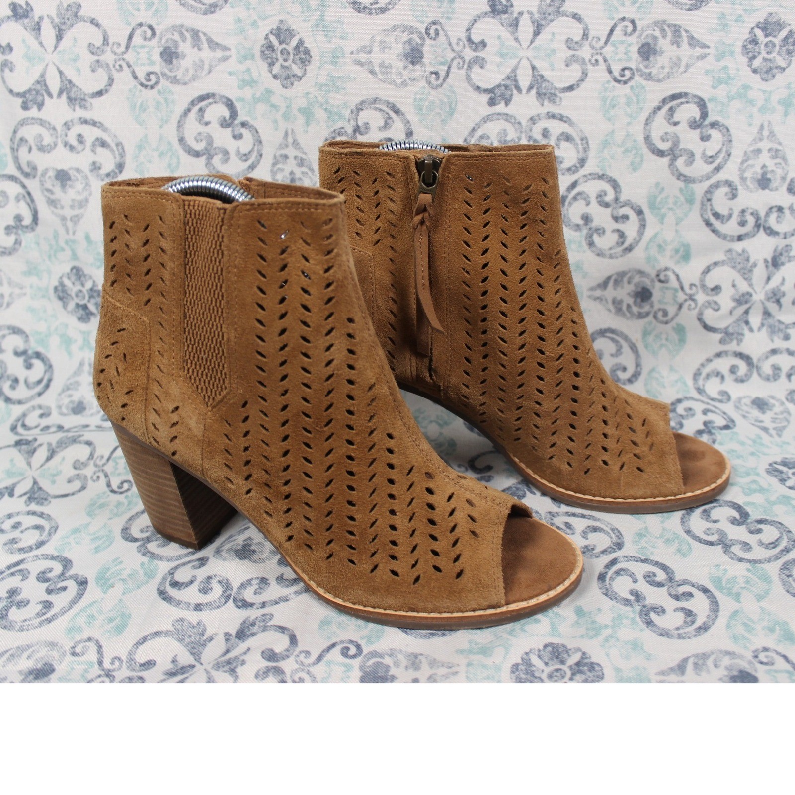 TOMS Majorca Peep Toe Ankle Boots Tan Suede Perforated Block Heel Womens 8.5