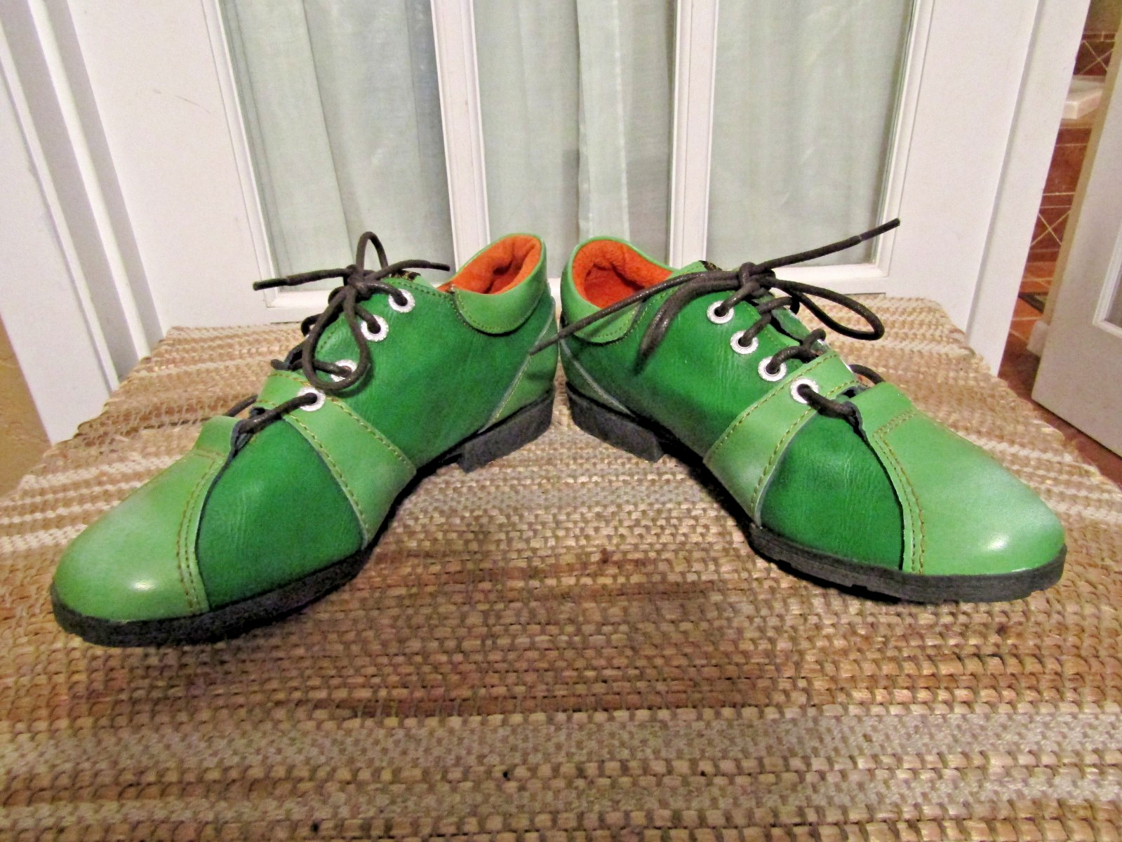 TMA Eyes Shoes Womens sz 8.5 Green Hand Stitched Leather Lace Up Comfort Shoes