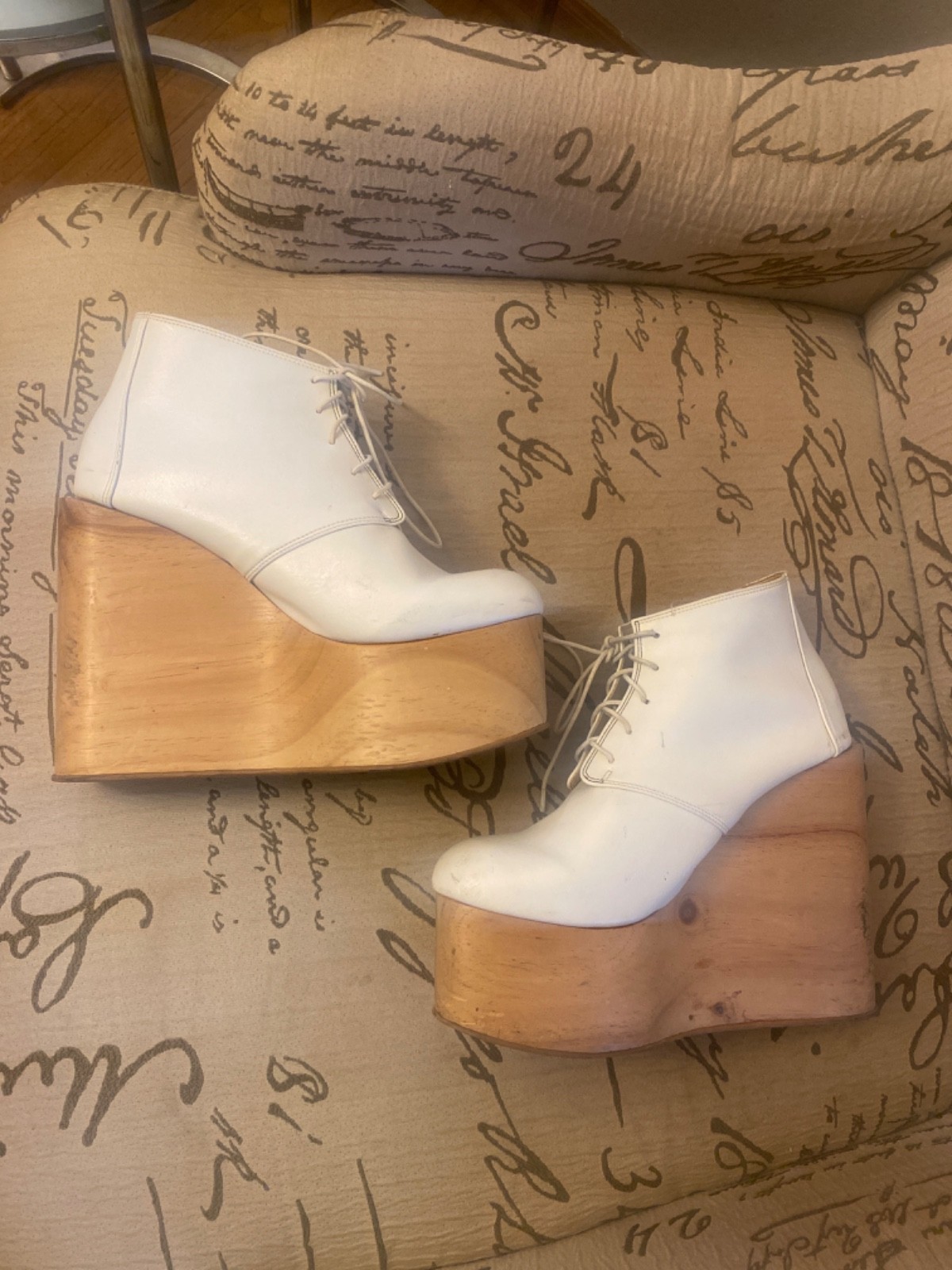 Vintage Deandri Women’s Designer White & Wood Sky High Platform Boots Sz 8 HTF