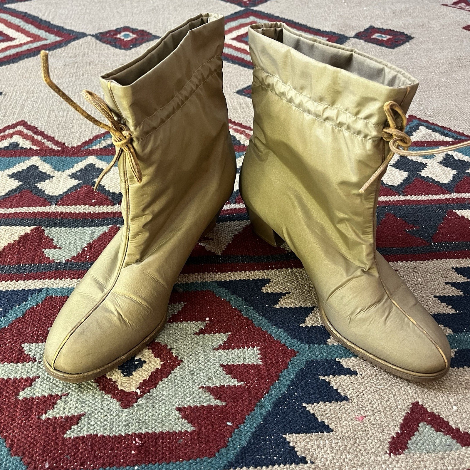 Vintage 80s Golo Winter Snow Boots Women’s 8 Beige Sherpa Lined Nylon High Heel