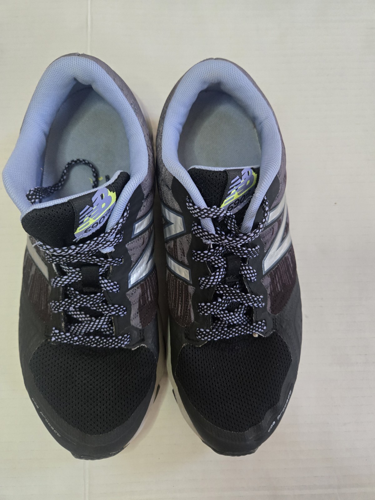 NEW BALANCE TRAIL RUNNING SHOE WT690LB2 LAVENDER BLACK SIZE 8.5 WOMEN’S