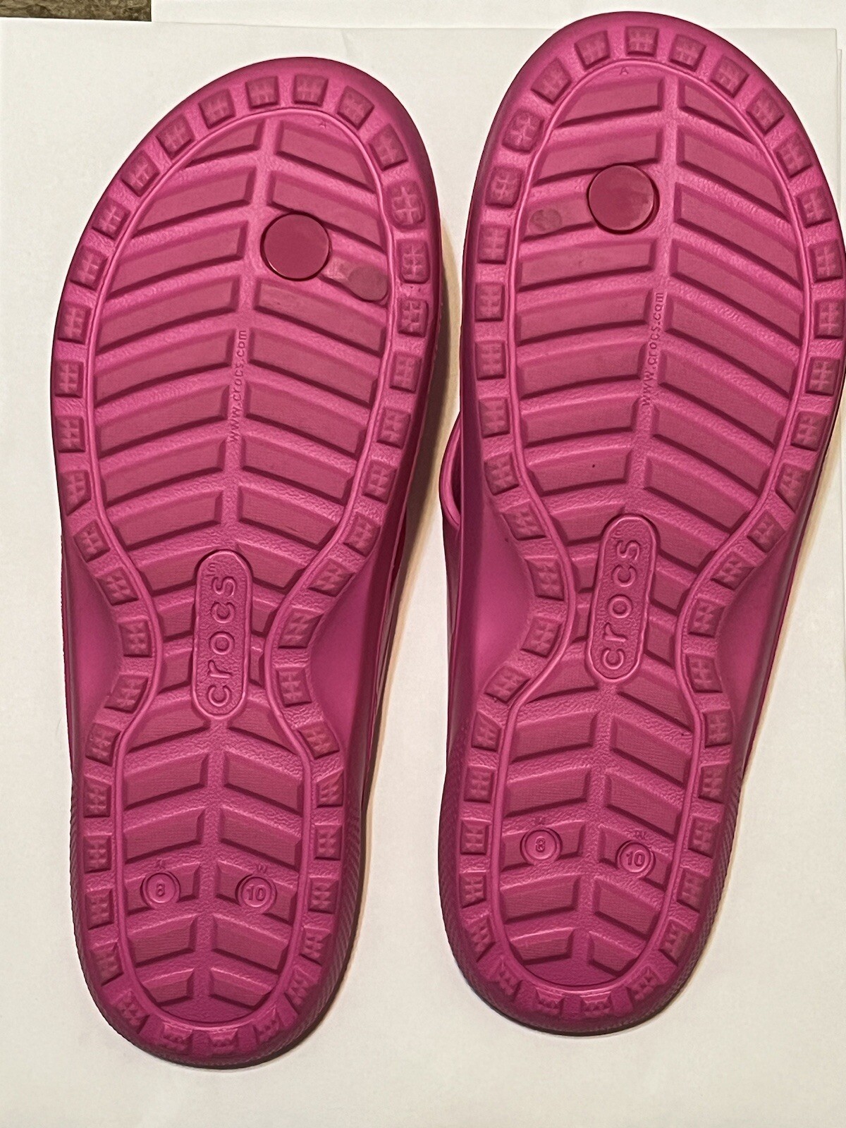 Crocs Hot Pink Flip Flop Sandals – EUC Size 10 Women/8 Men – Pool/Summer/Fun