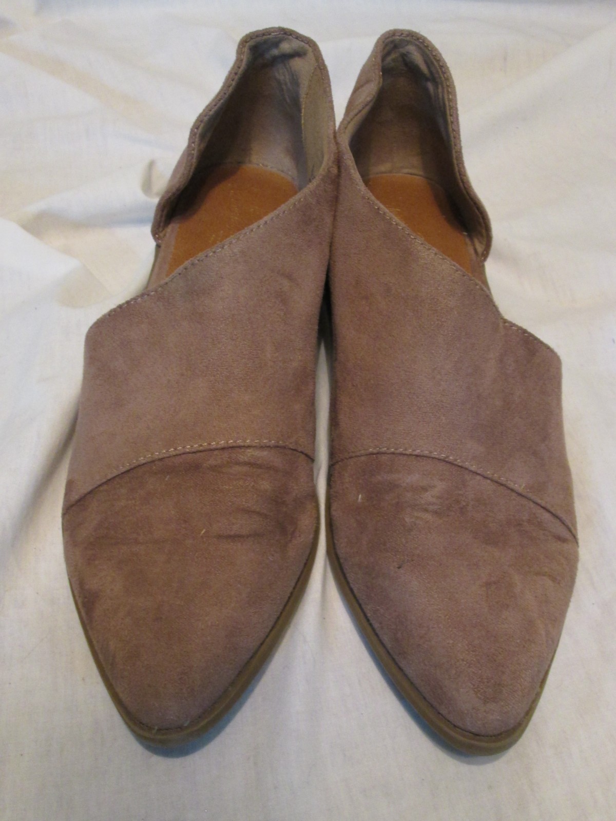 Universal Tread Faux Camel Suede Ankle Boot Open Side Flat Sz 6