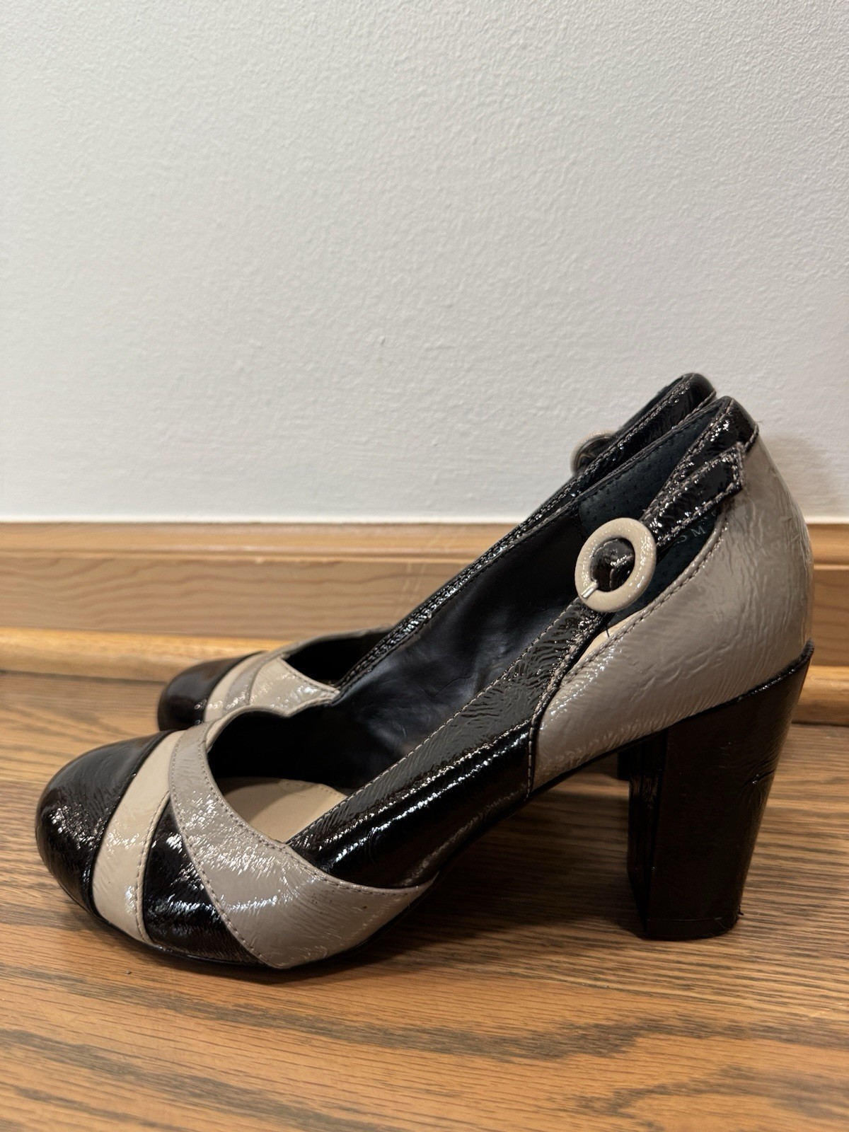 Vintage Mudd Maryanne Black Grey Buckle Pin Up Retro Goth Womens Pump Heels 6.5