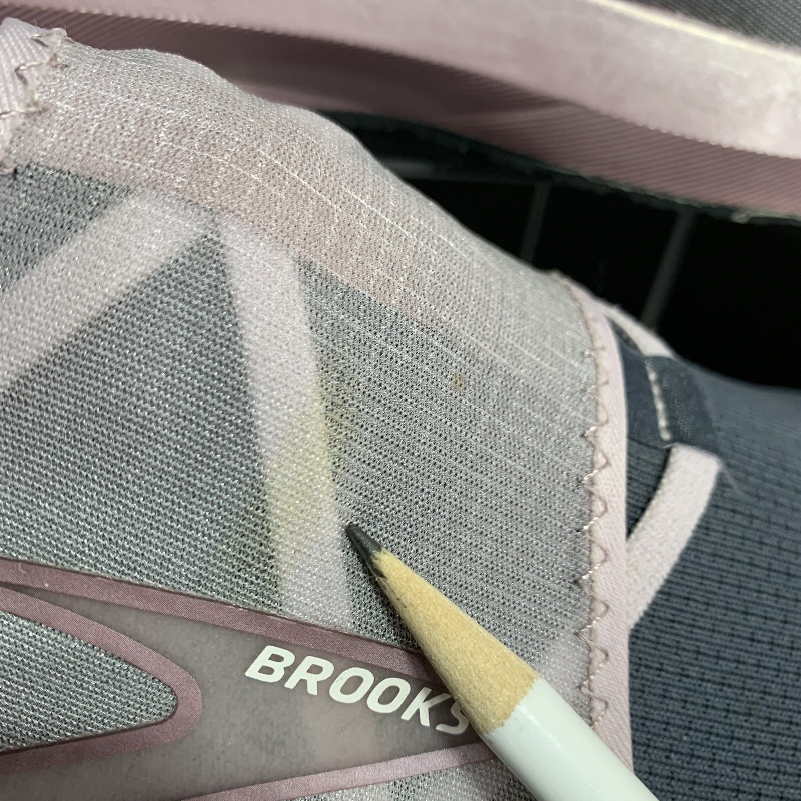 Brooks Levitate 4 LE Running Shoes 1203471B074 Grey Pink Women’s Size 11 B