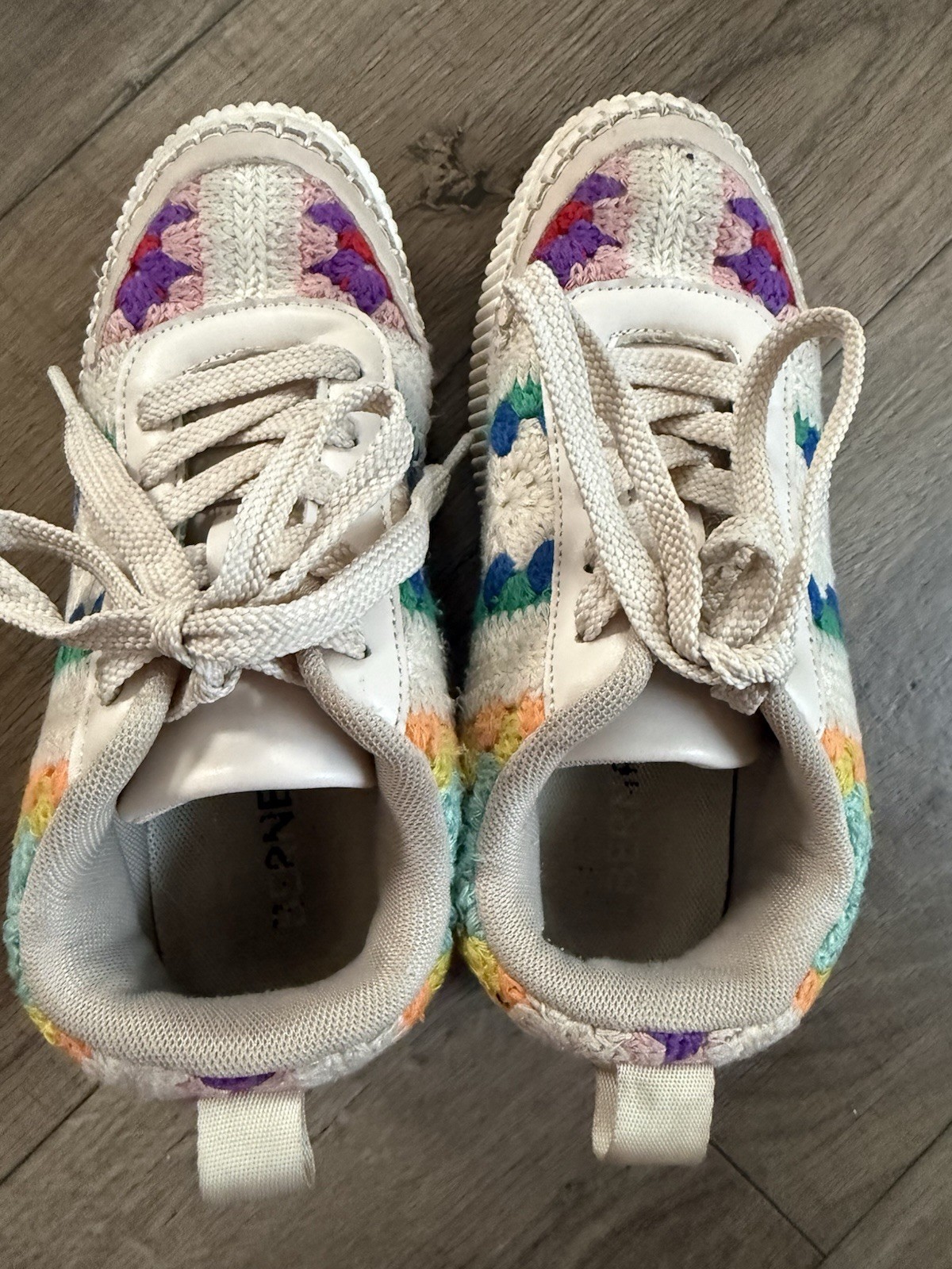 Size 6 Women’s Berness Casual Sneakers