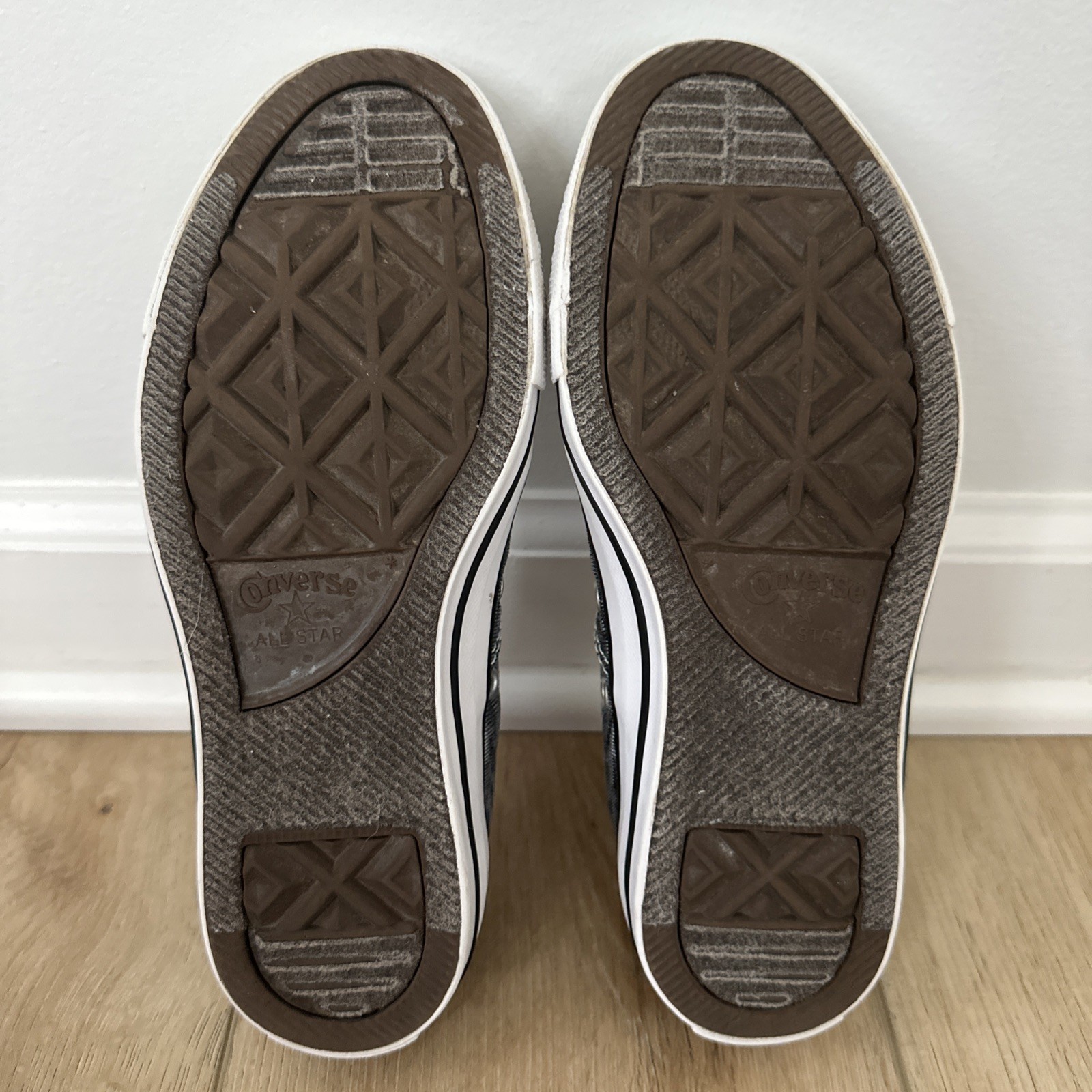 Converse Madison Mid Gray Canvas Sneakers Women’s Size 5 Comfort 558557F