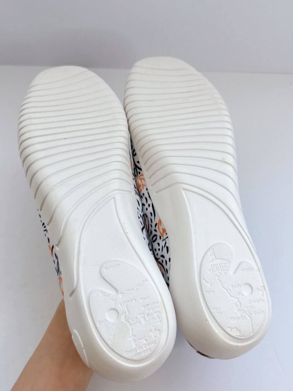 Size 10 UIN Tulip in May Flats Women’s Floral Art Travel Slip On Shoes
