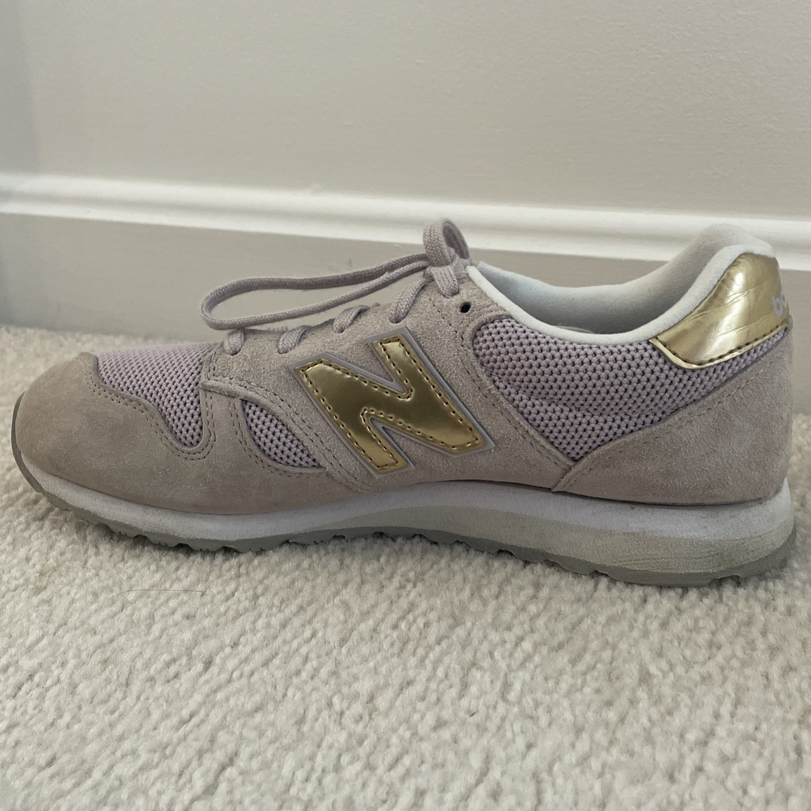 New Balance 520 Shoes Women’s Size US 7.5 Low Sneakers Light Cashmere Gold Suede