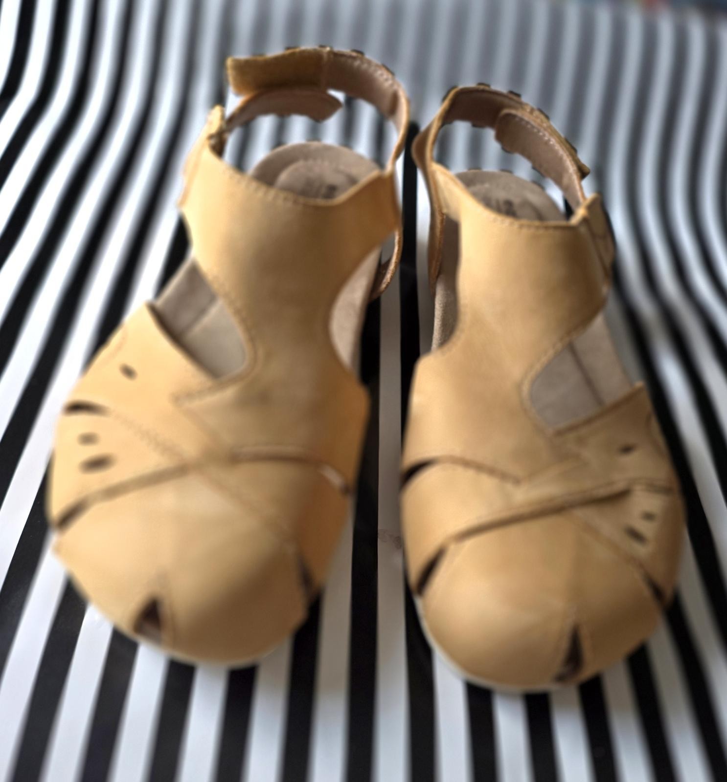 Earth Origins Beige Leather Slingback Sandals Hook & Loop US 10M