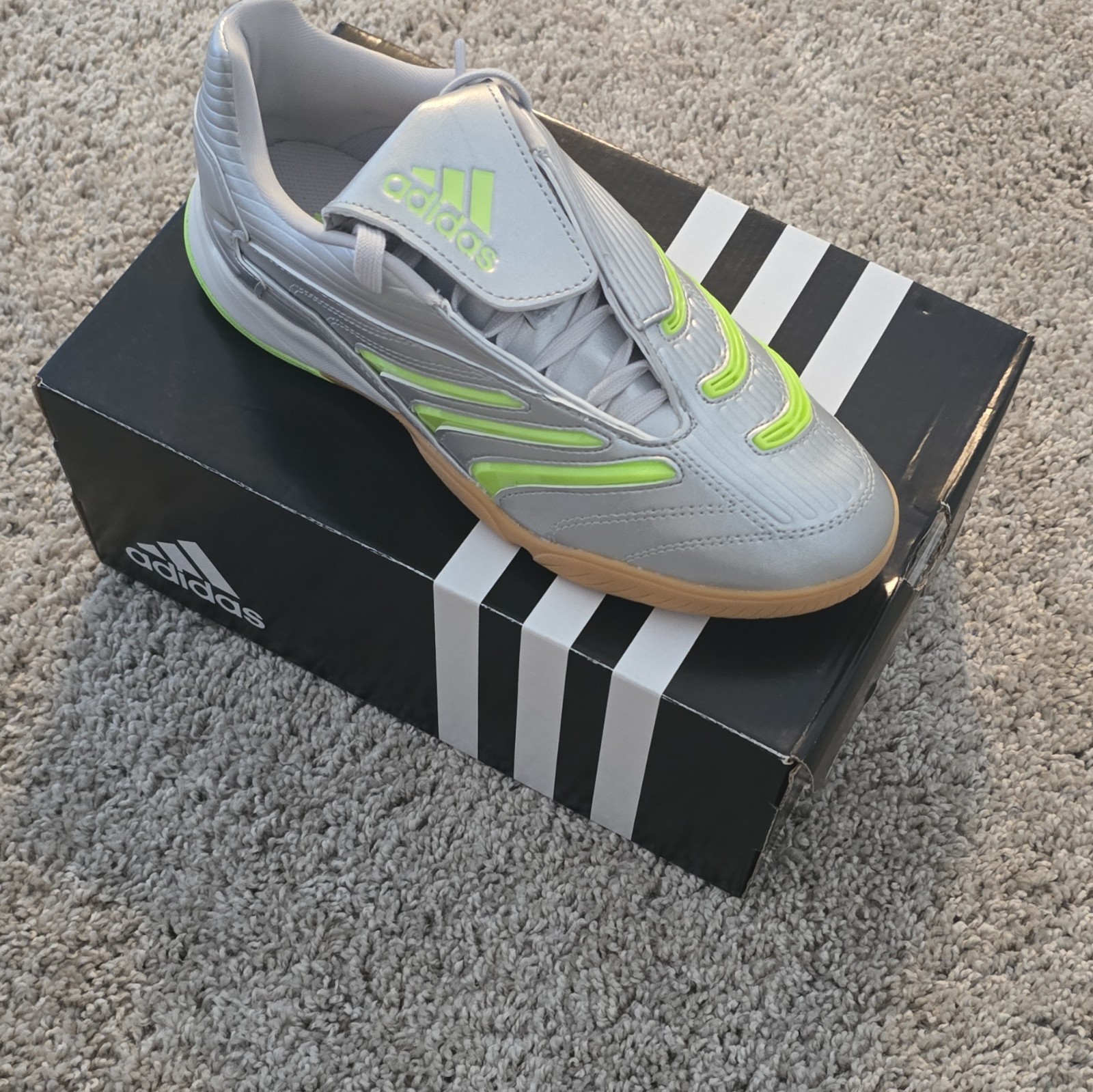 adidas Predator Sala W Women’s Size 7 Indoor Soccer Silver/Green JR1636