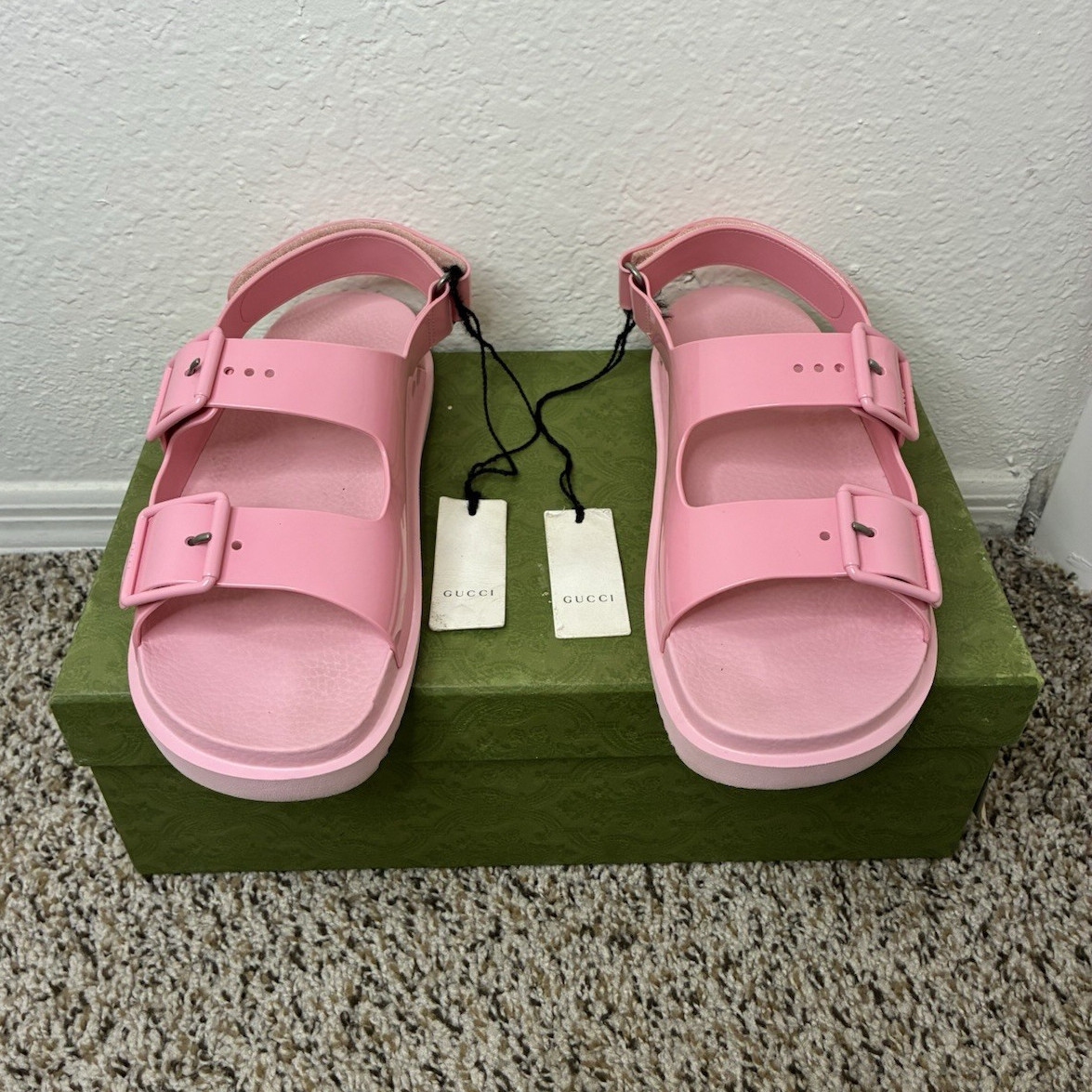 Gucci Women’s Pink Strappy Rubber Sandals Open Toe Buckle Strap