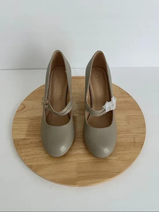 Journee Collection Windy Womens Round Closed Toe Cone Heel Pumps, Sz 8W