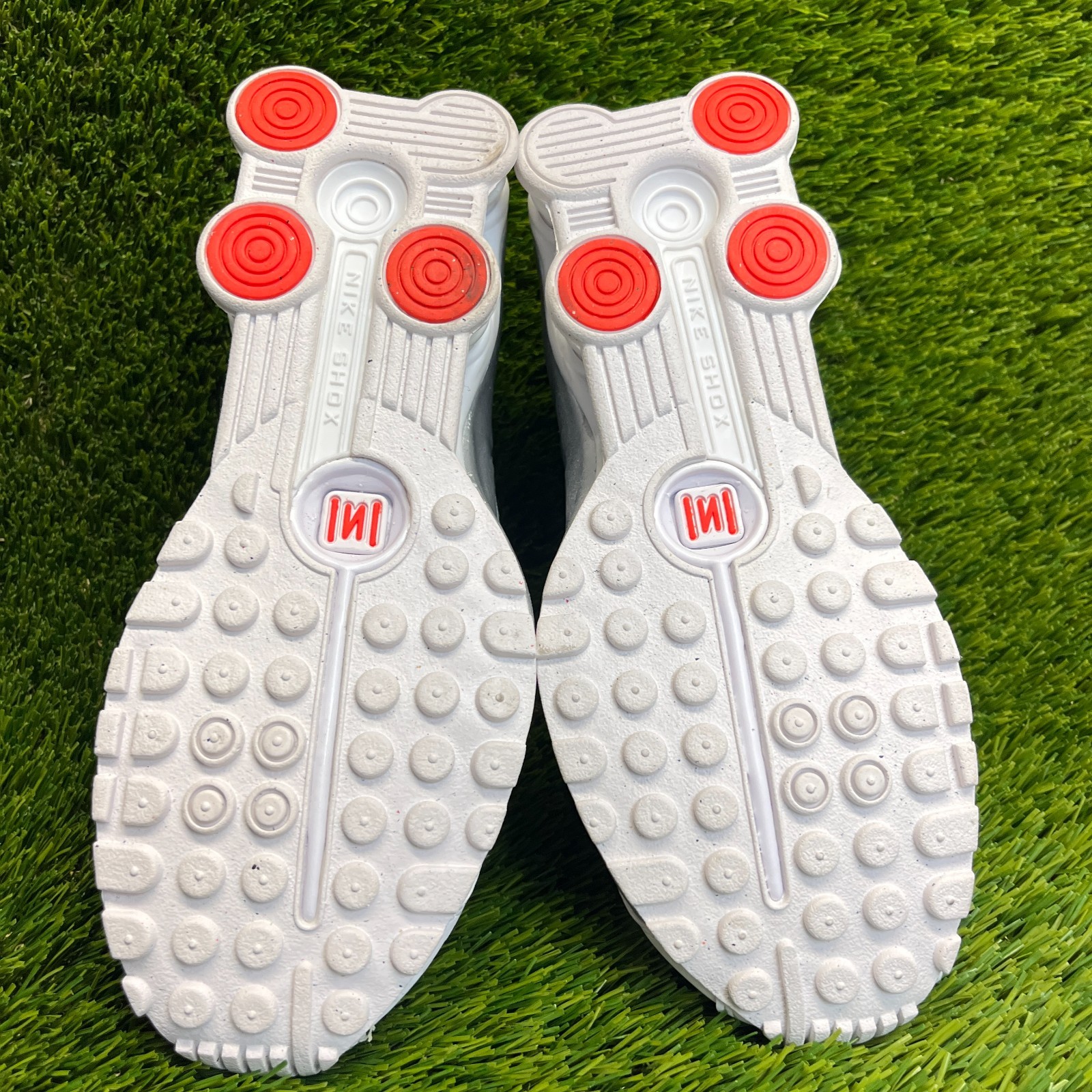 Nike Shox R4 Womens Size 6.5 White Metallic Silver Running Walking Shoes Sneaker