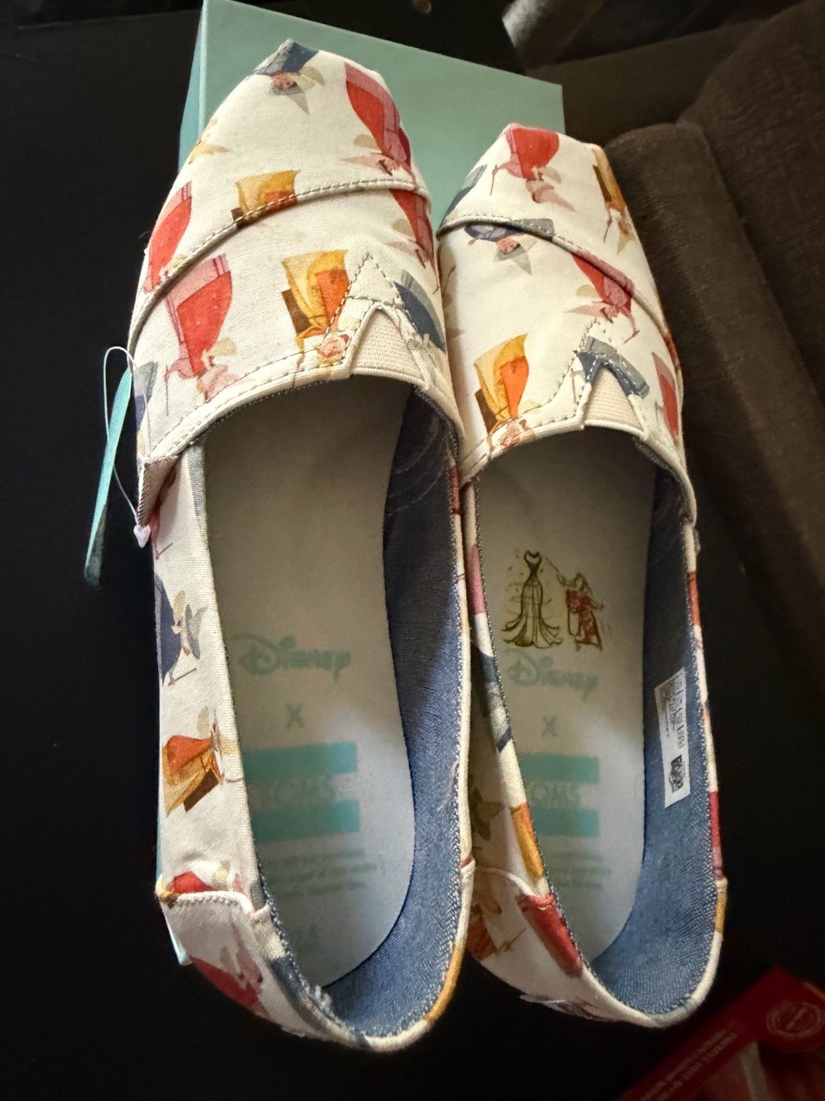 NEW TOMS x Disney Cinderella Women’s Slip-On Shoes Size 7 Blue Limited Edition
