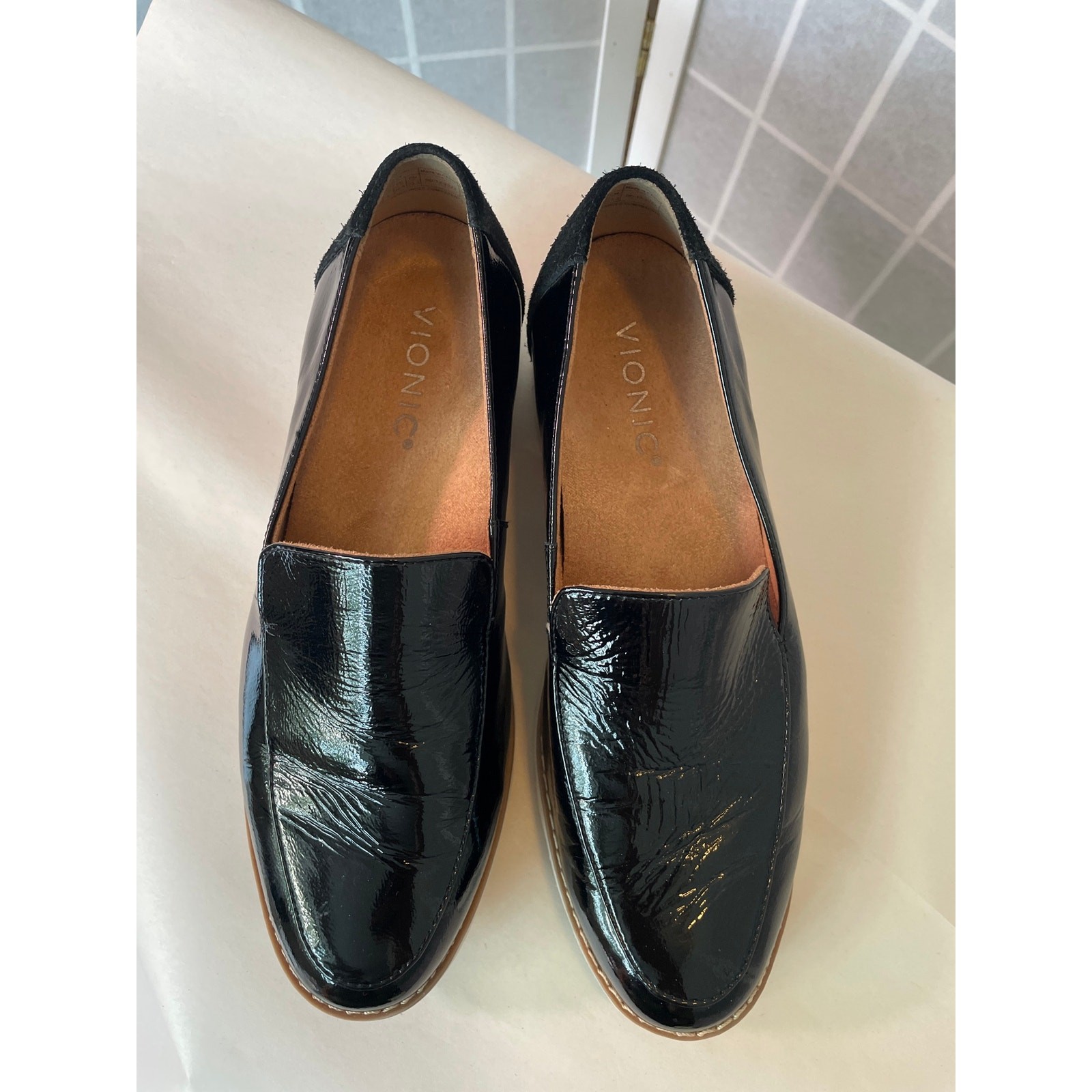 Vionic Kensley Patent Loafers Black Lug Sole 6.5 Minimalist Modern Preppy City