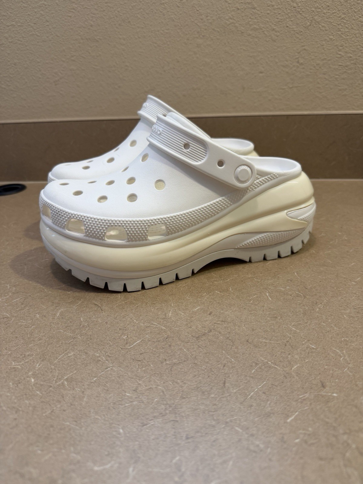 Crocs Mega Crush 207988 White Chunky Platform Clogs Sandals Womens 7 Mens 5