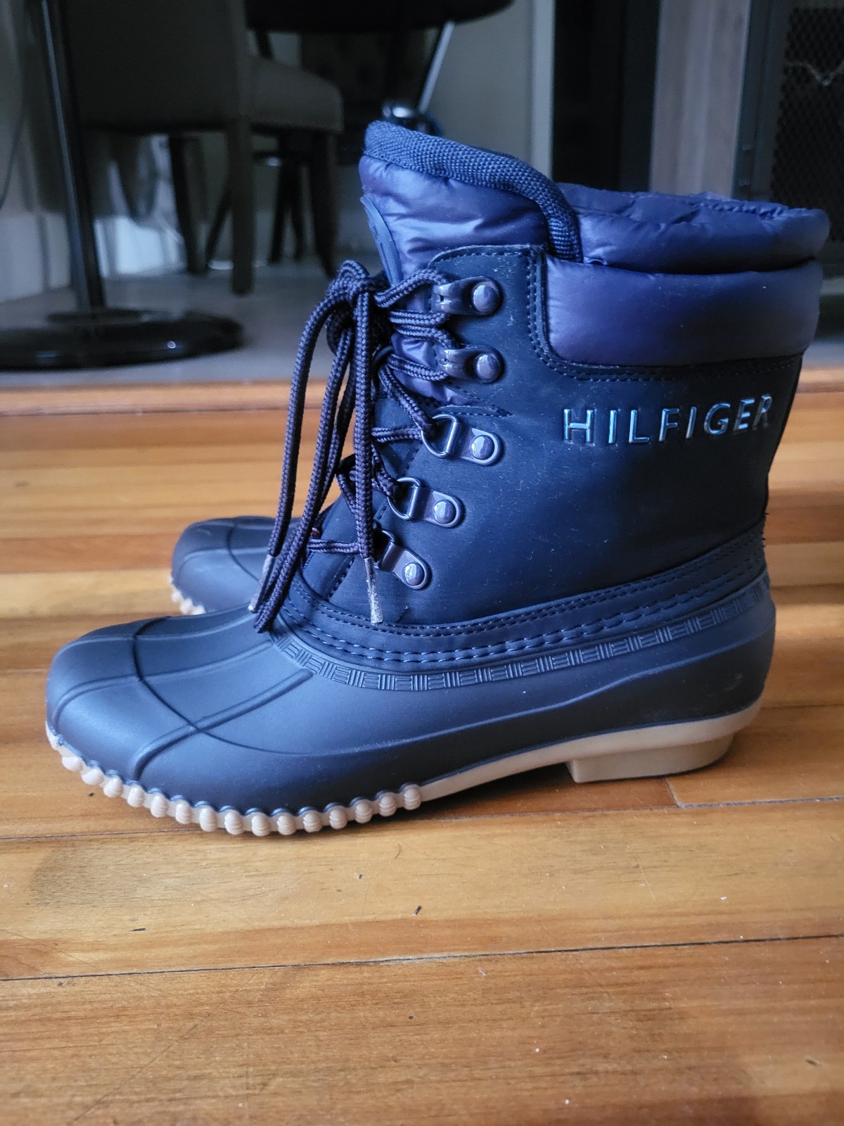 Tommy Hilfiger Boot, size womans 6