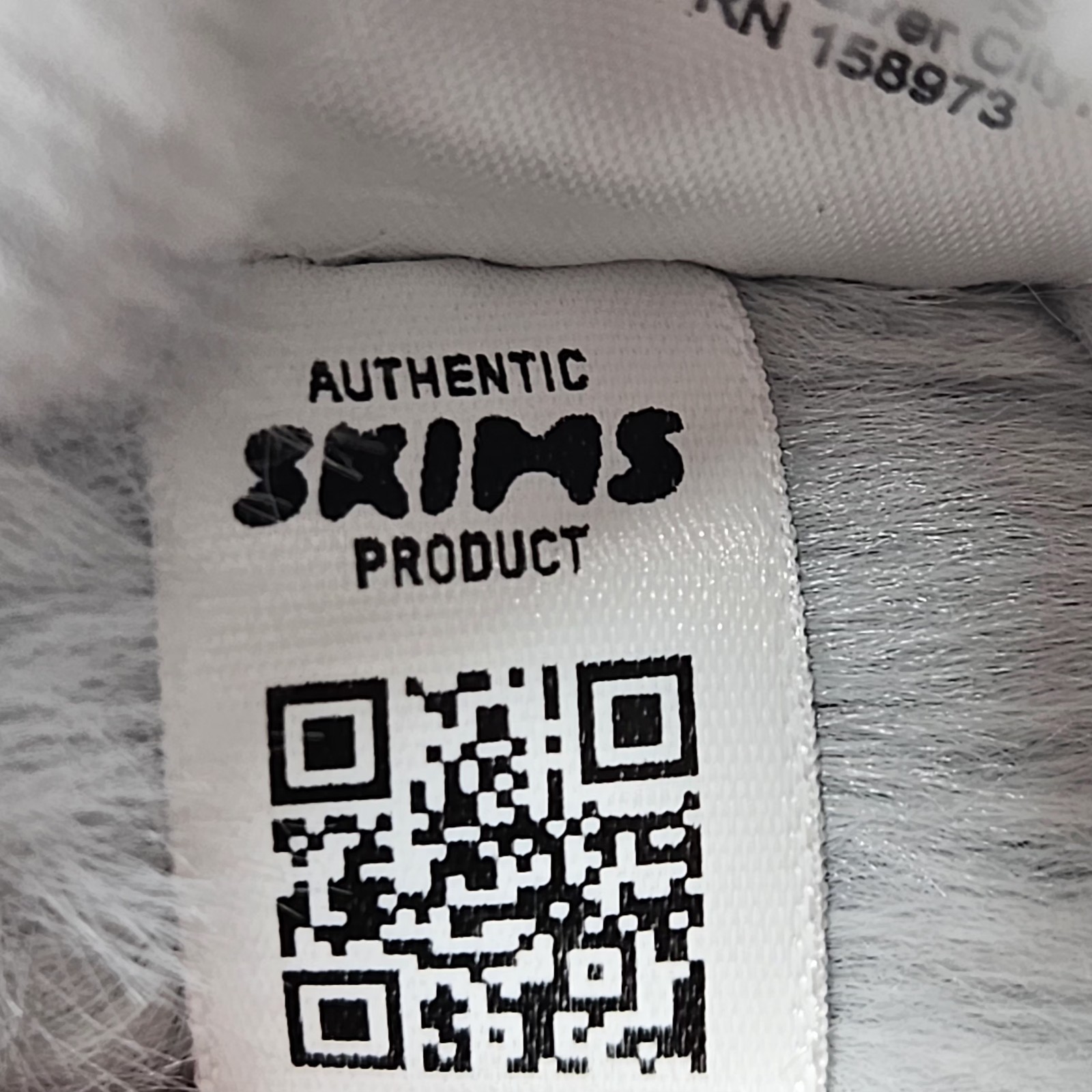 NEW SKIMS Faux Fur Slippers Gray Sz 39 Comfy Lounge Fluffy Cozy
