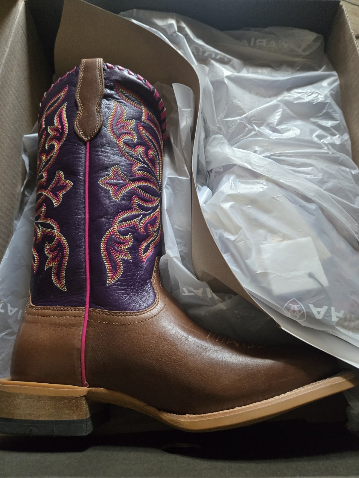 Ariat Showdown Women’s Western Leather Boots Dark Tan/Vino Square Toe 8.5 B NIB