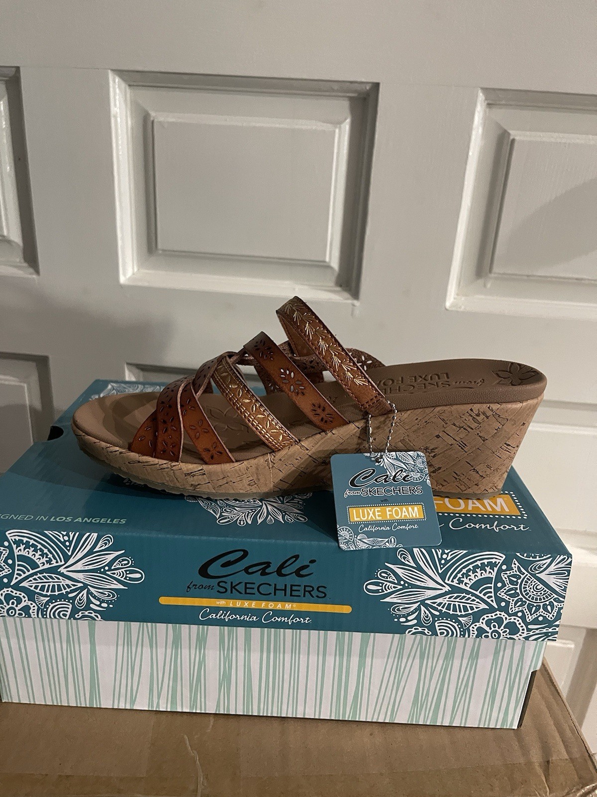 Skechers beverlee new without box resort women’s wedge sandals