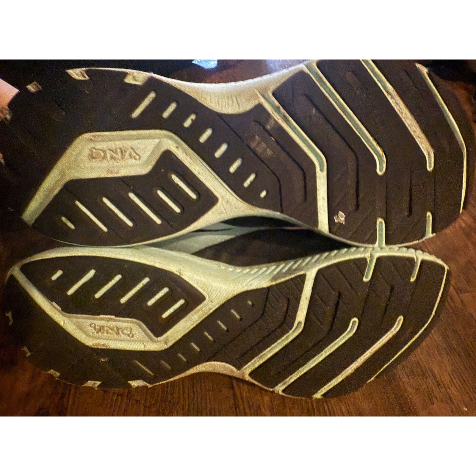 Brooks Launch GTS 8 Athletic Running Shoe Sneakers Black Ice Blue Women’s 10.5